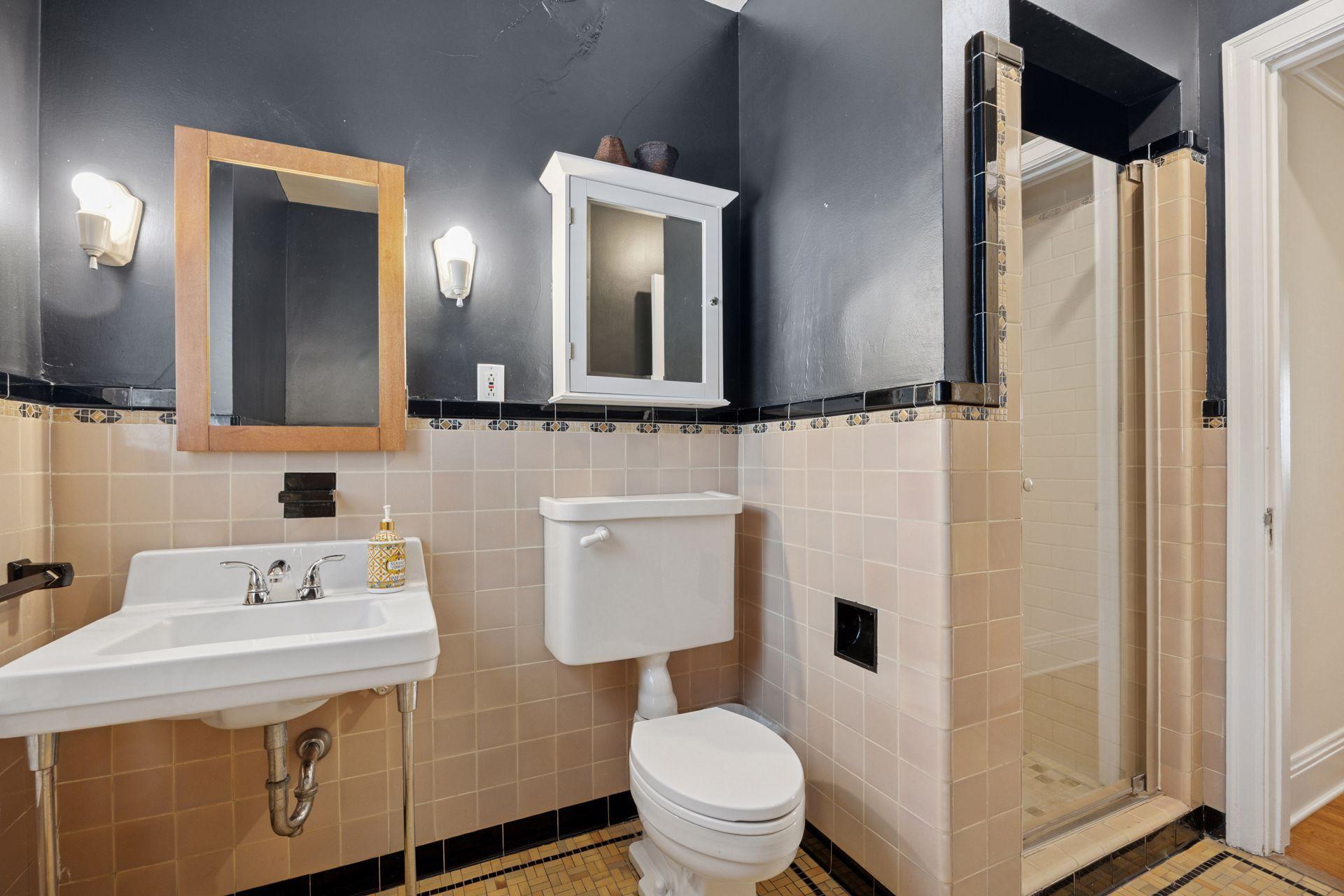 1785 Dupont Avenue S