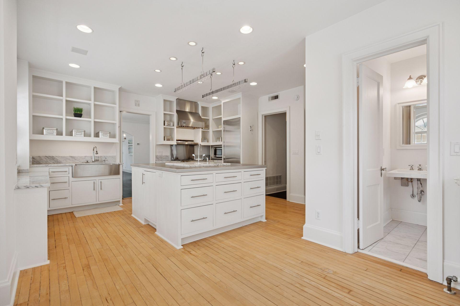 1785 Dupont Avenue S