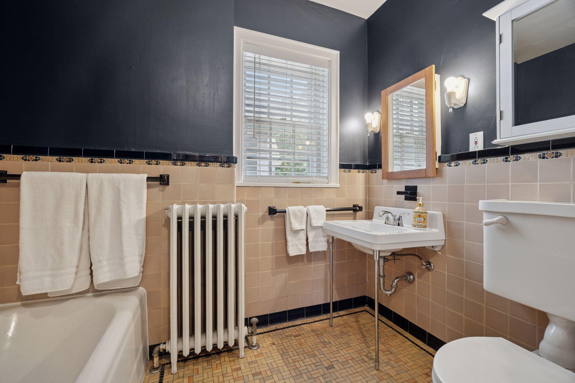 1785 Dupont Avenue S