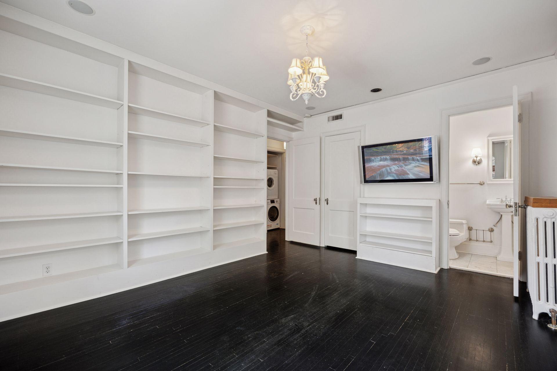 1785 Dupont Avenue S