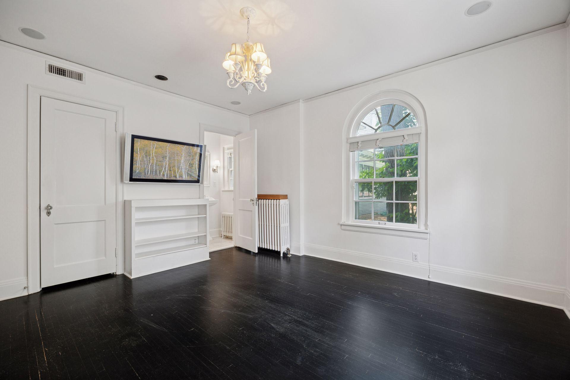 1785 Dupont Avenue S