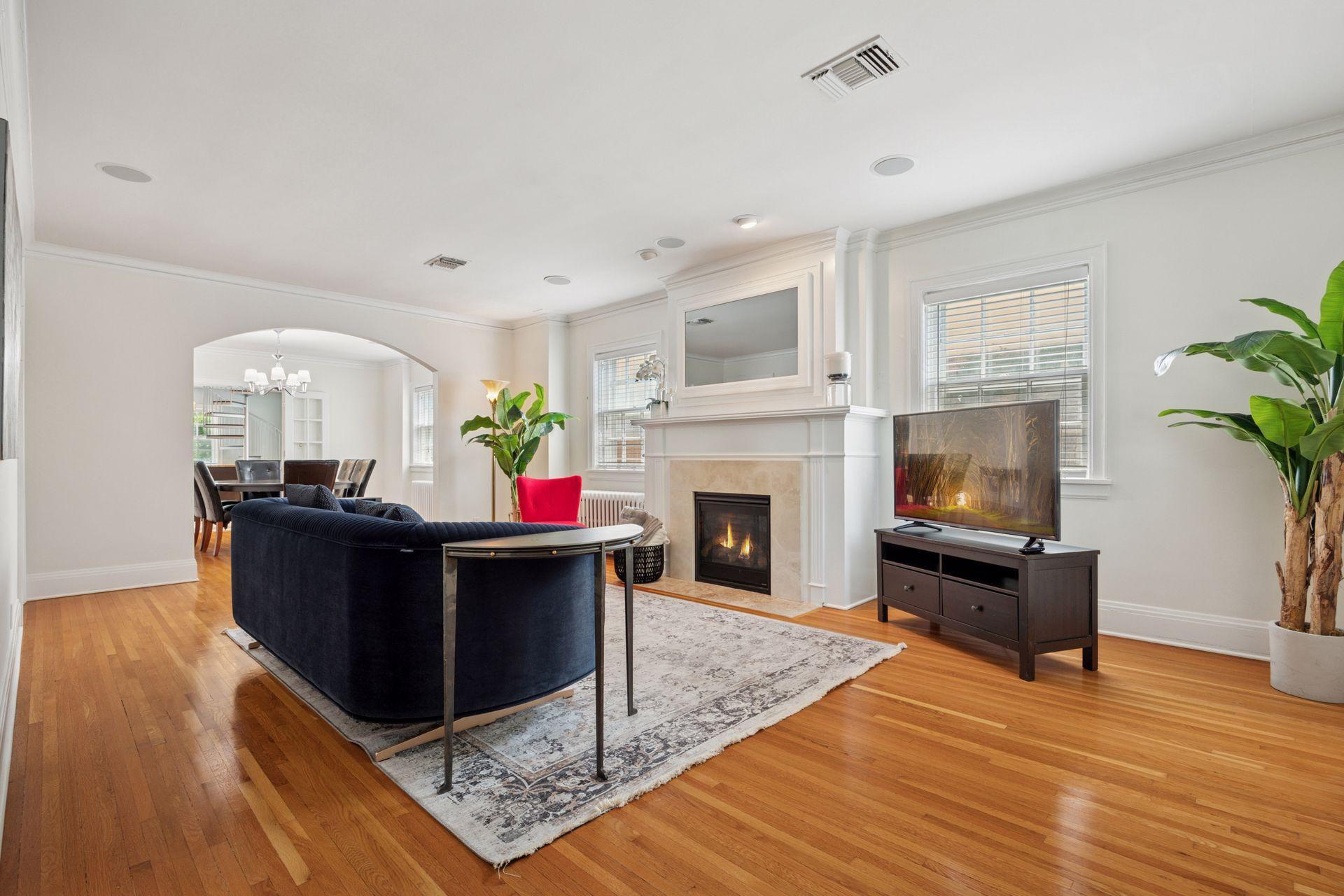 1785 Dupont Avenue S