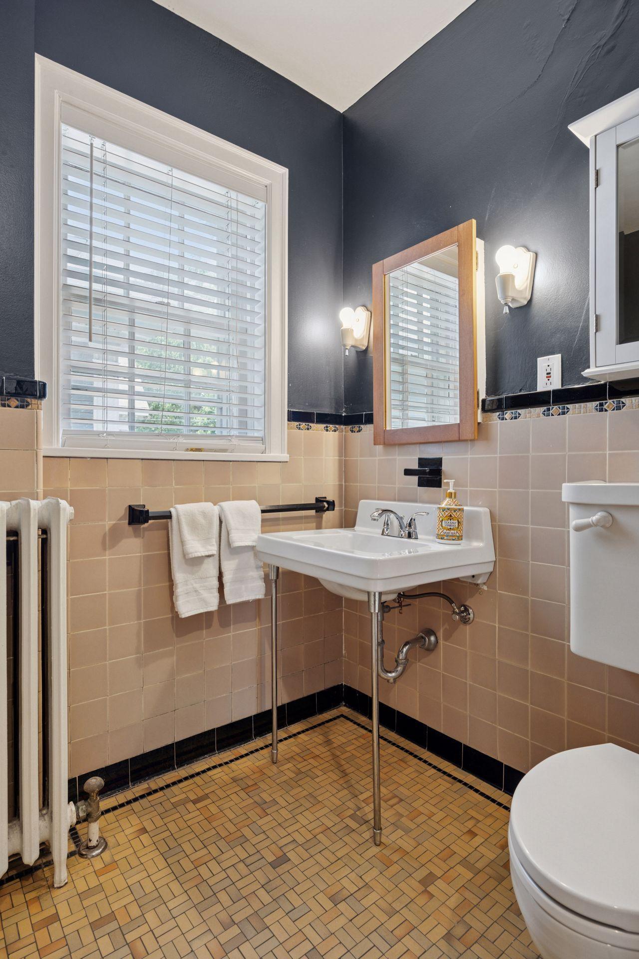 1785 Dupont Avenue S