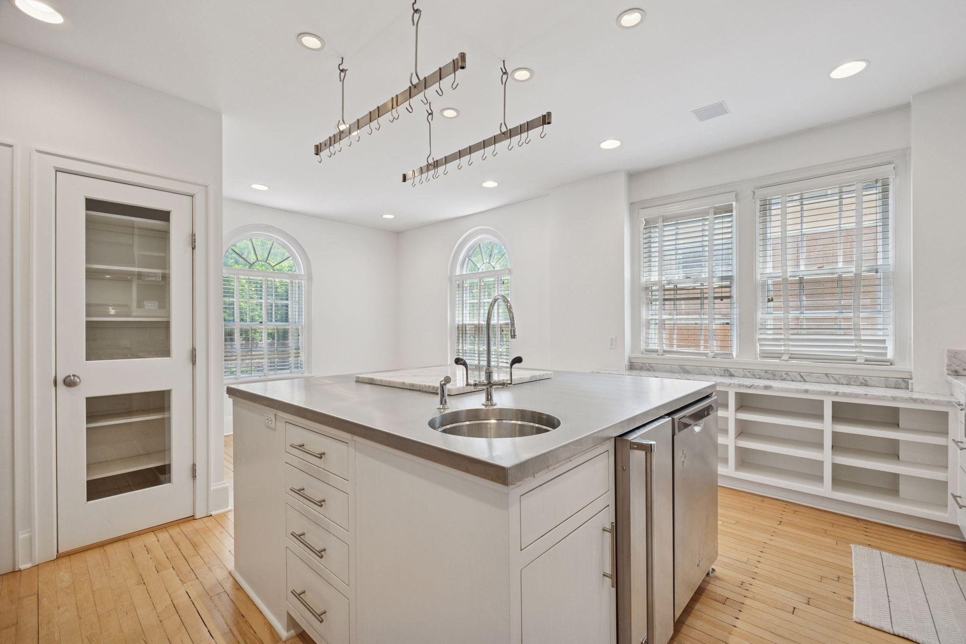 1785 Dupont Avenue S