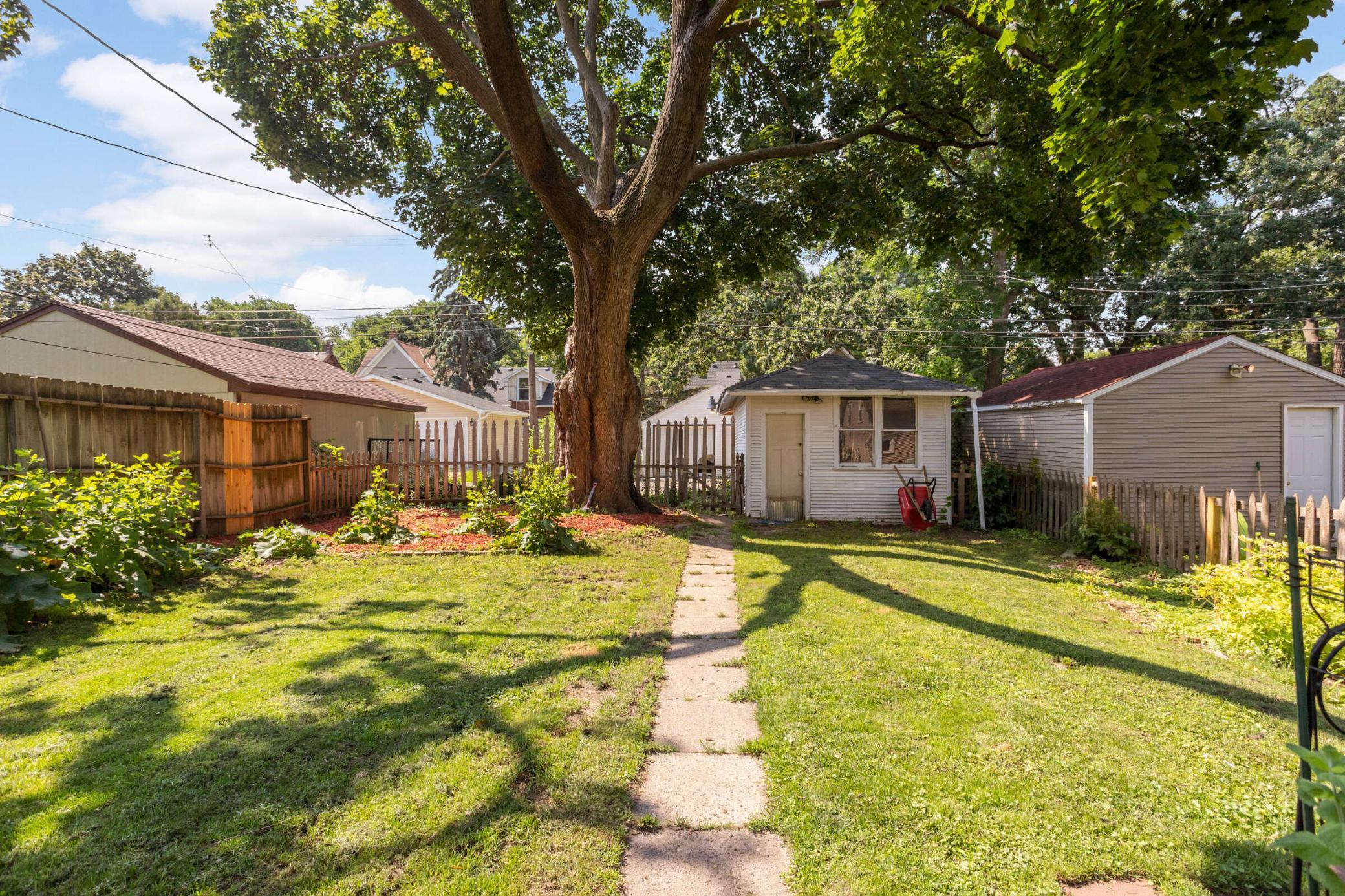 1914 Grand Avenue