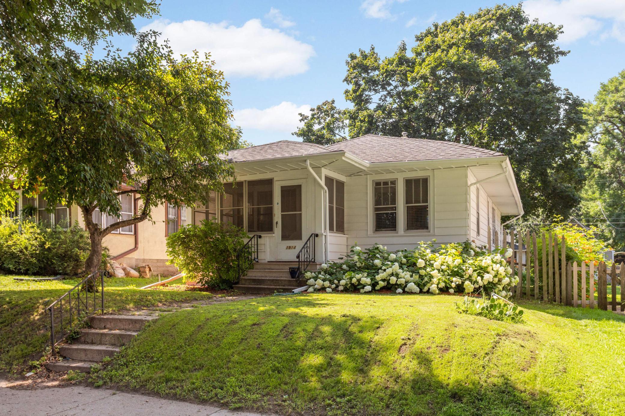 1914 Grand Avenue