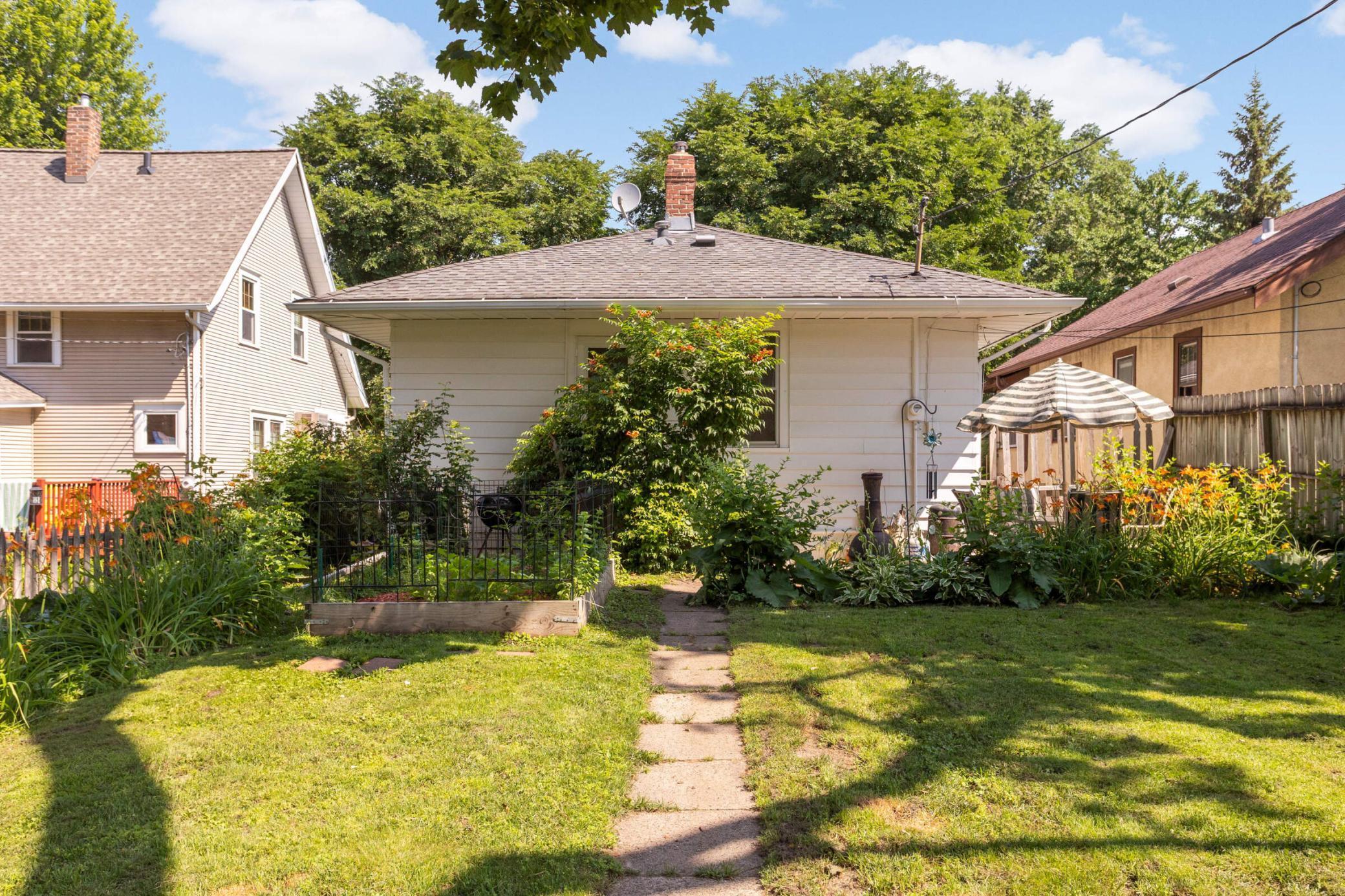 1914 Grand Avenue