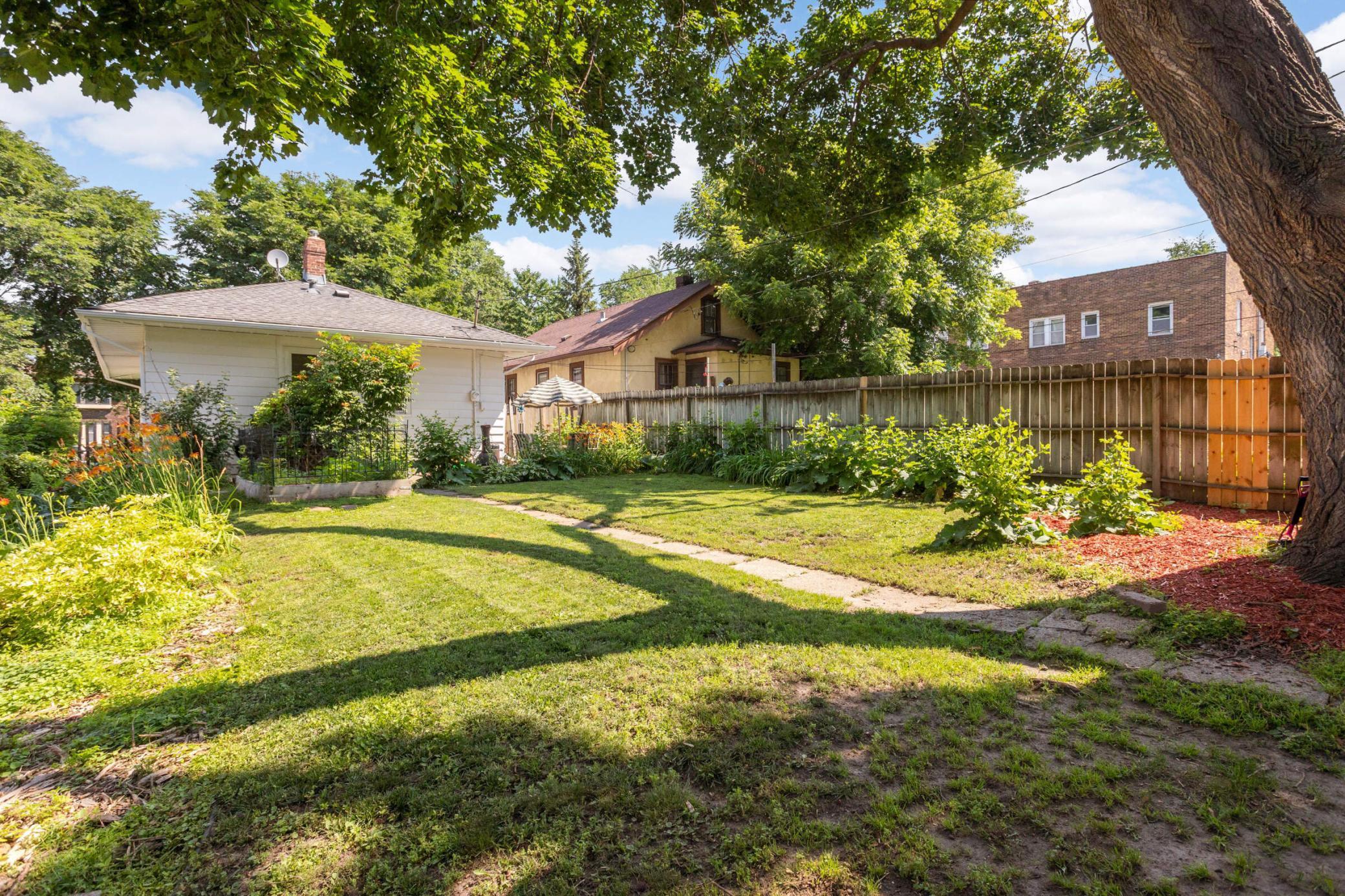 1914 Grand Avenue