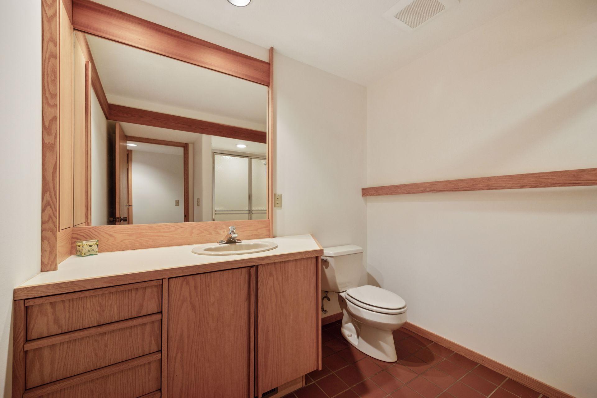 215 Eastbank Court N