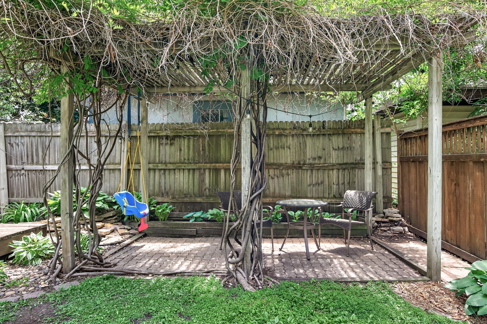 909 W 44th Street