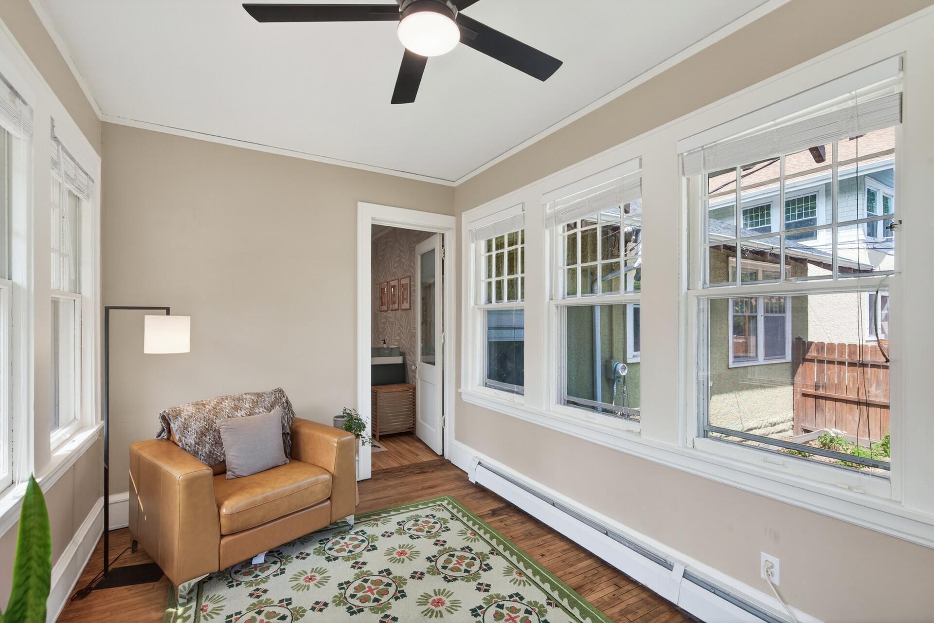 909 W 44th Street