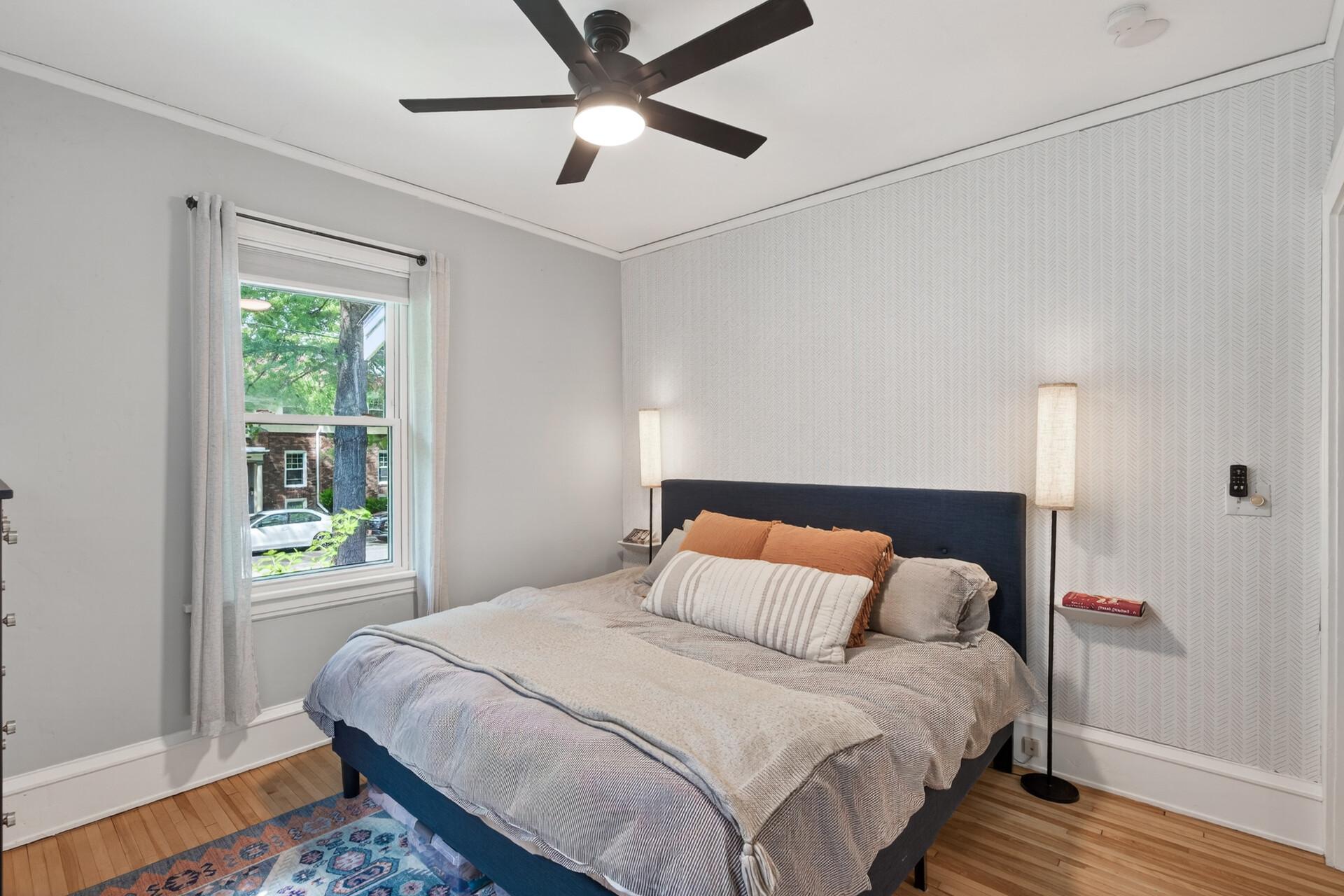 909 W 44th Street