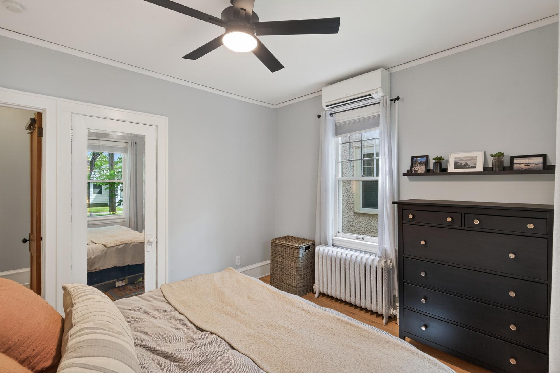 909 W 44th Street