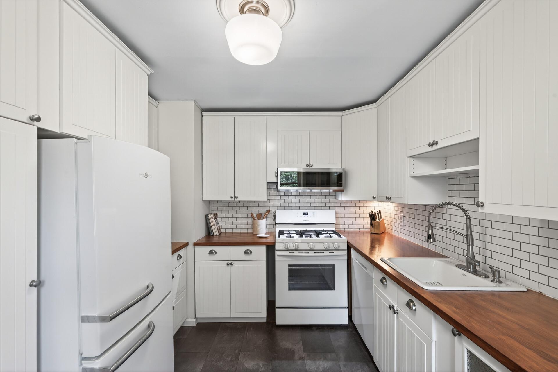 909 W 44th Street