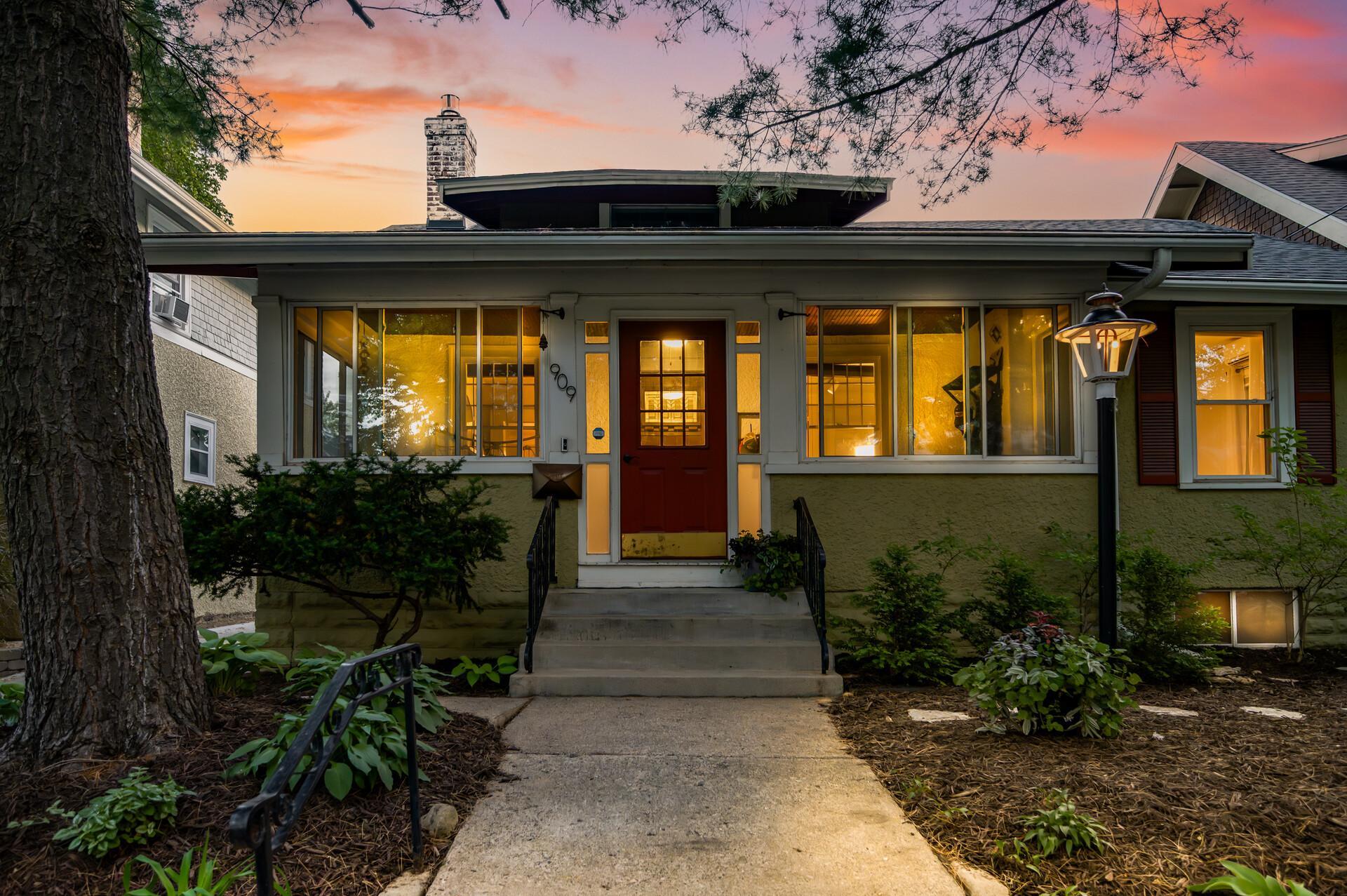 909 W 44th Street