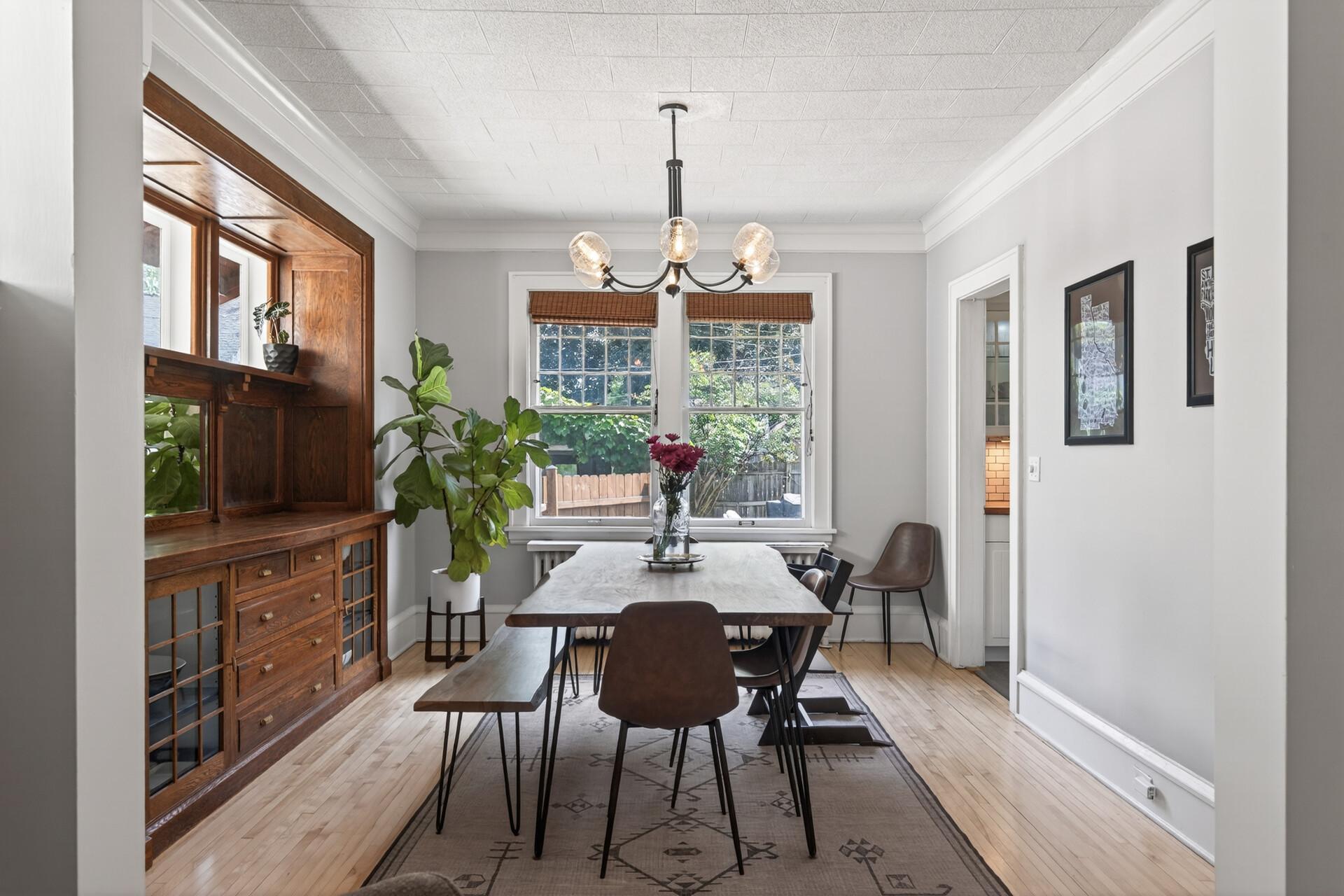 909 W 44th Street
