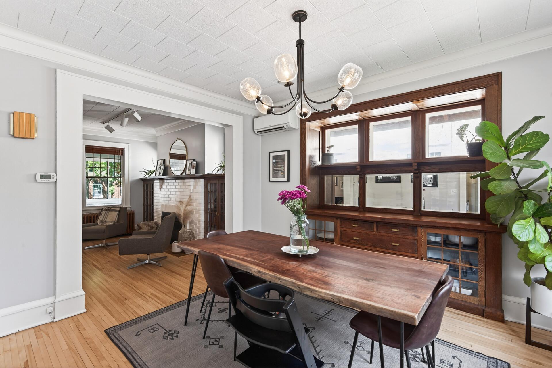 909 W 44th Street
