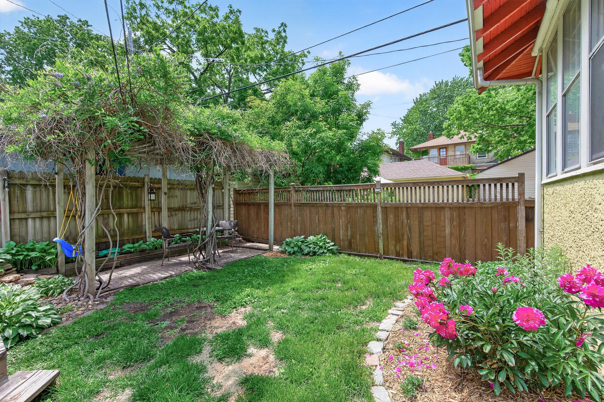 909 W 44th Street