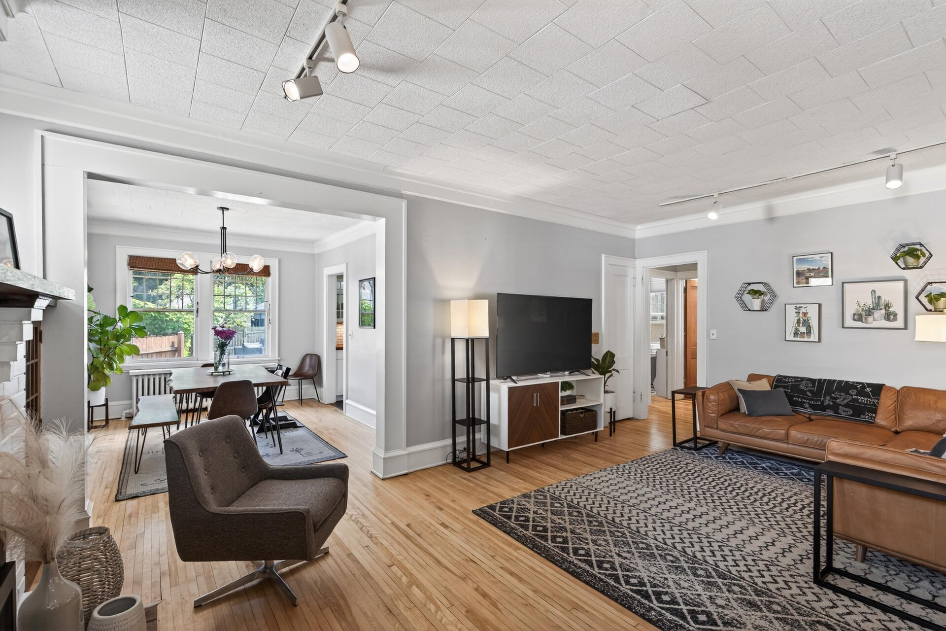 909 W 44th Street