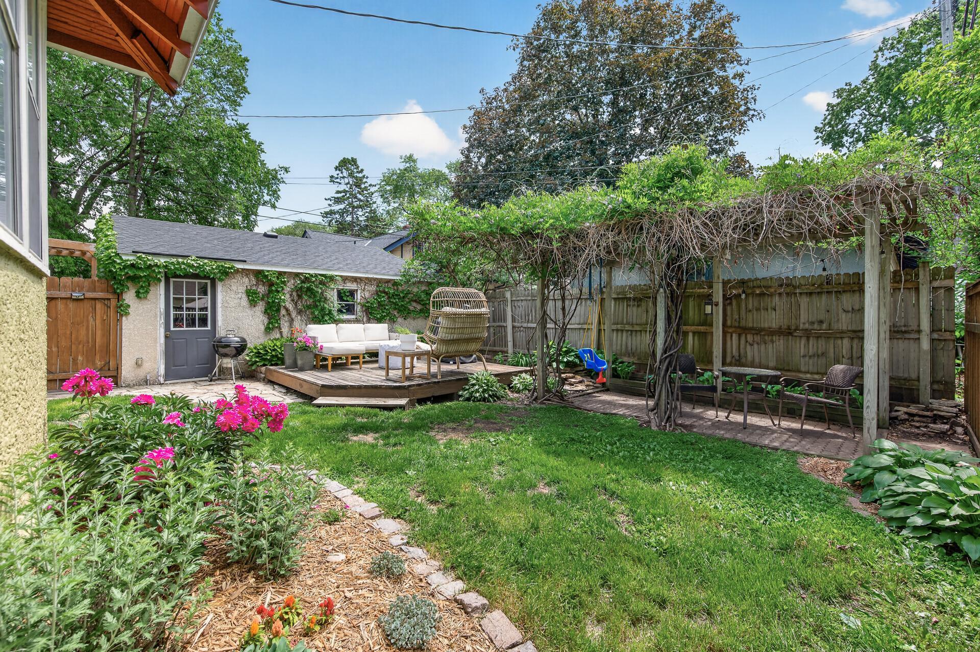 909 W 44th Street