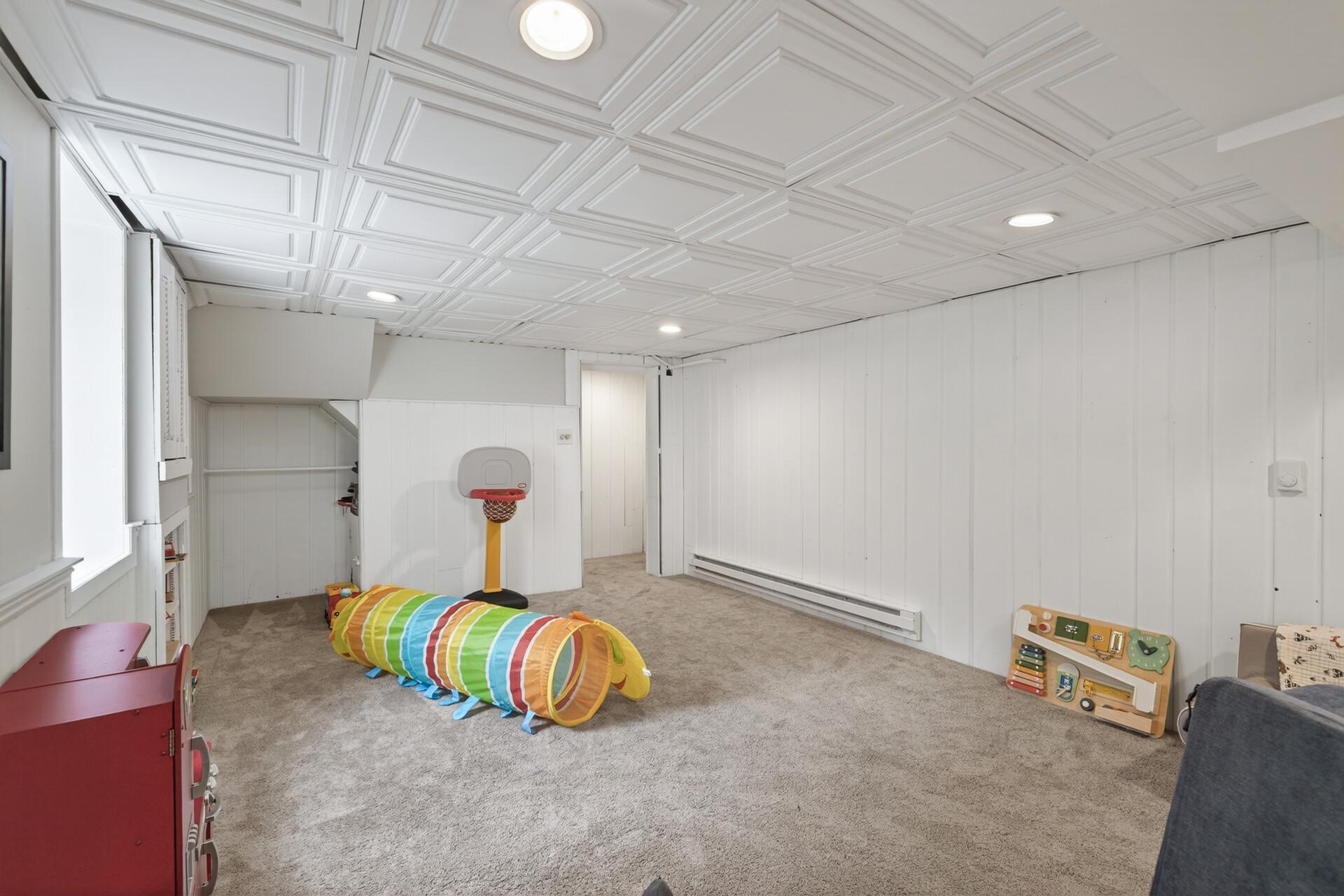909 W 44th Street