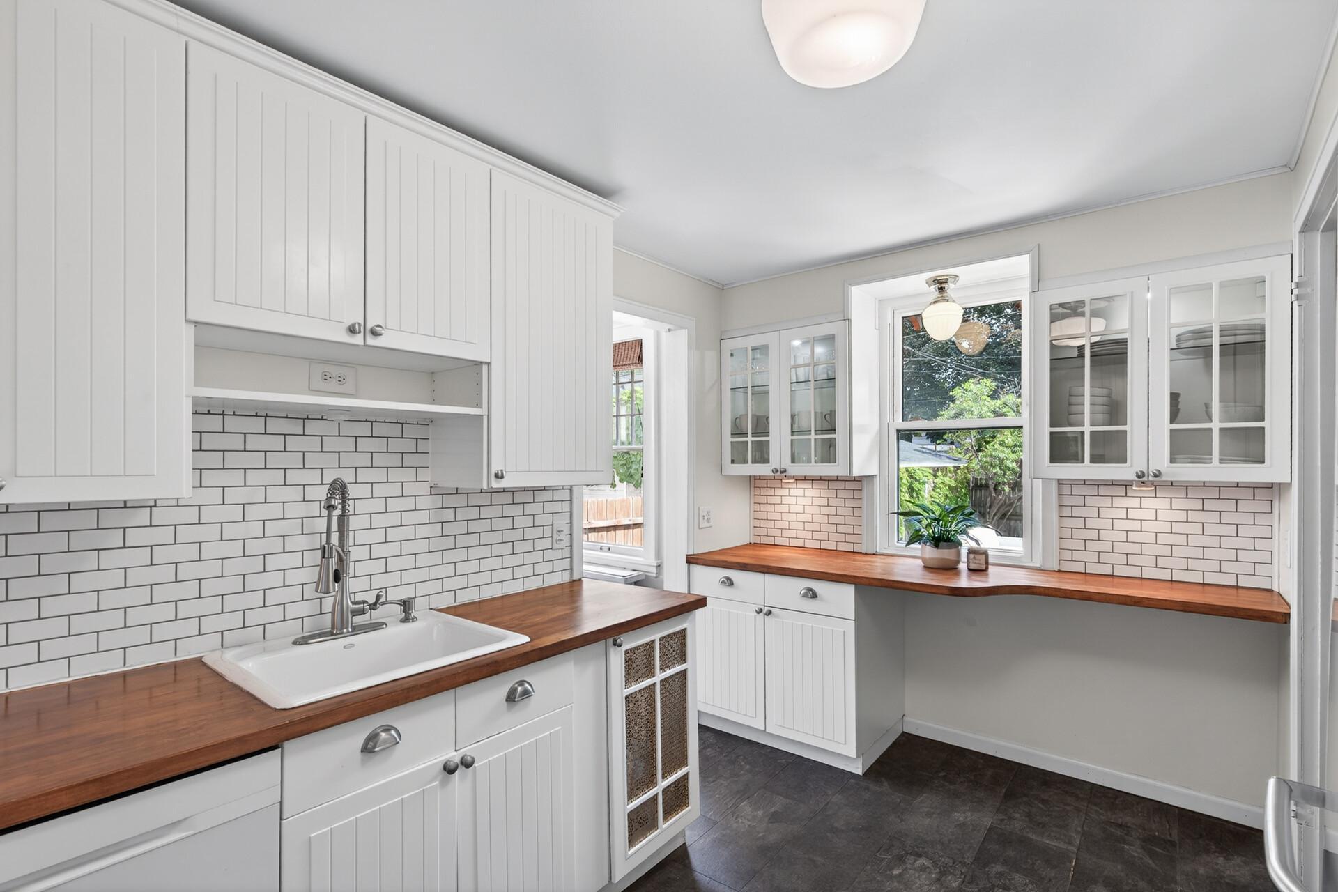 909 W 44th Street