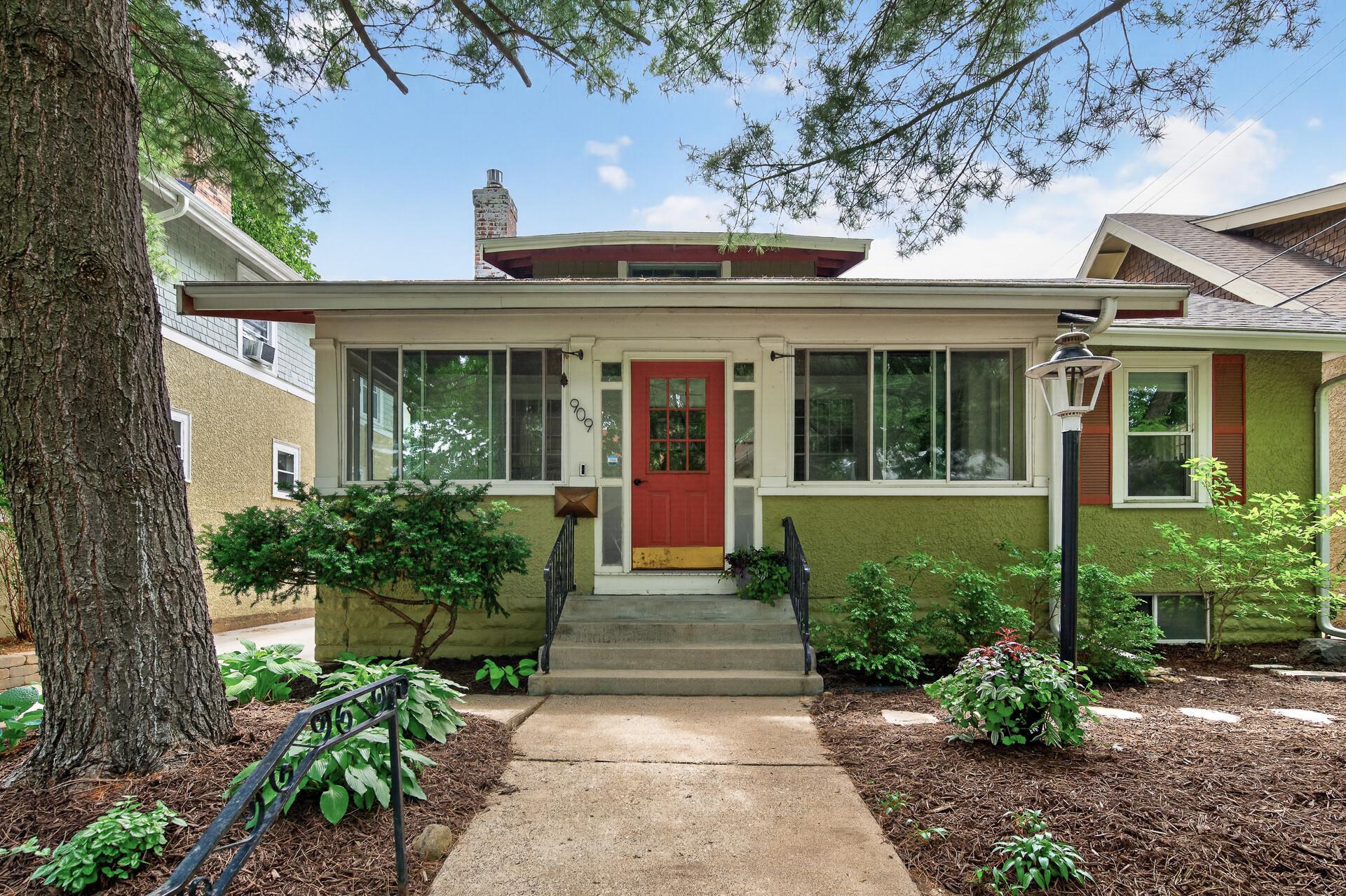 909 W 44th Street