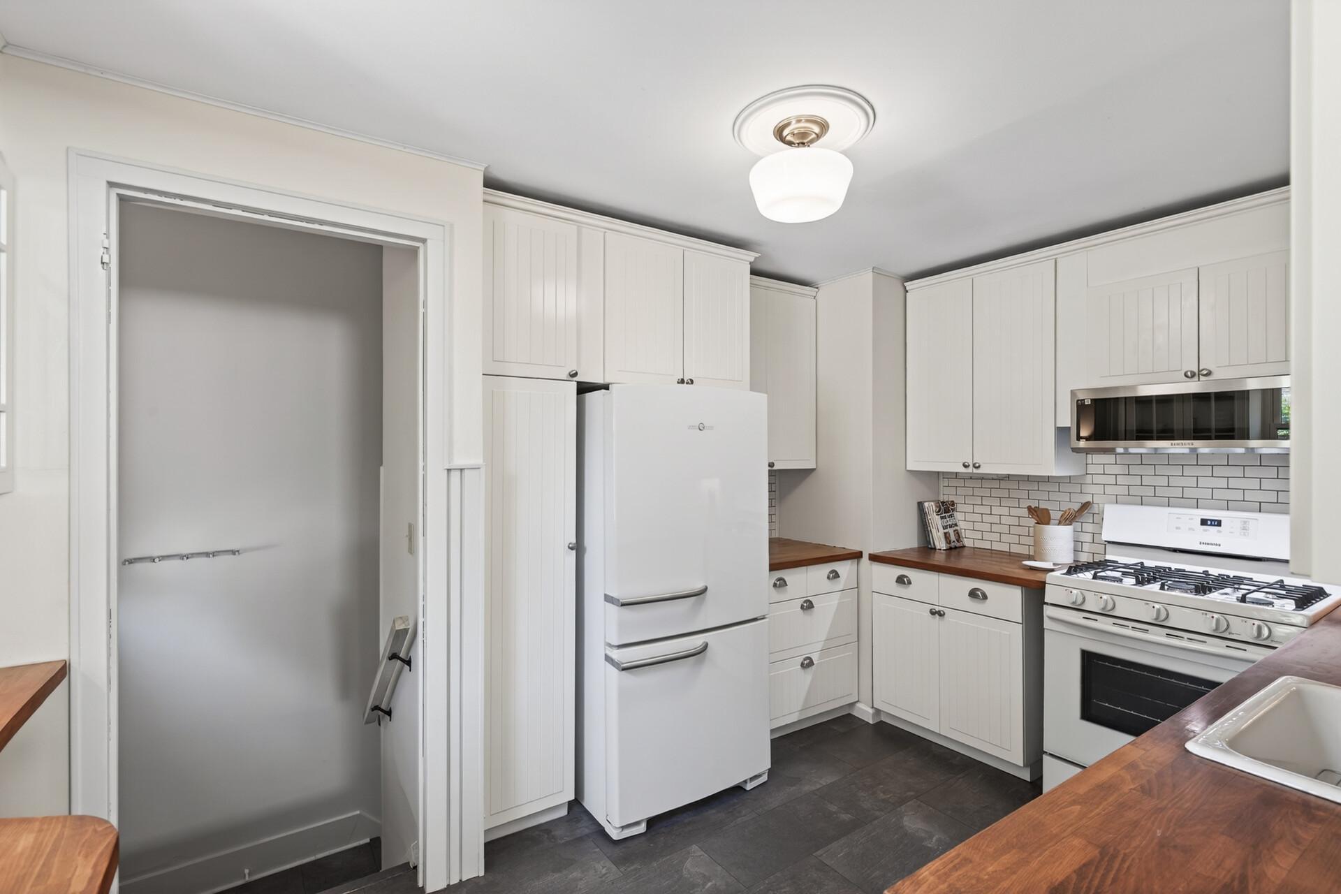 909 W 44th Street