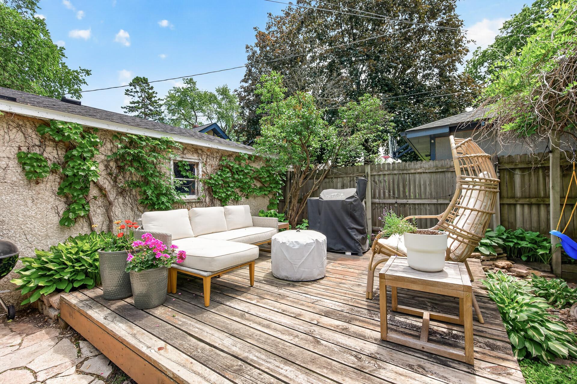 909 W 44th Street