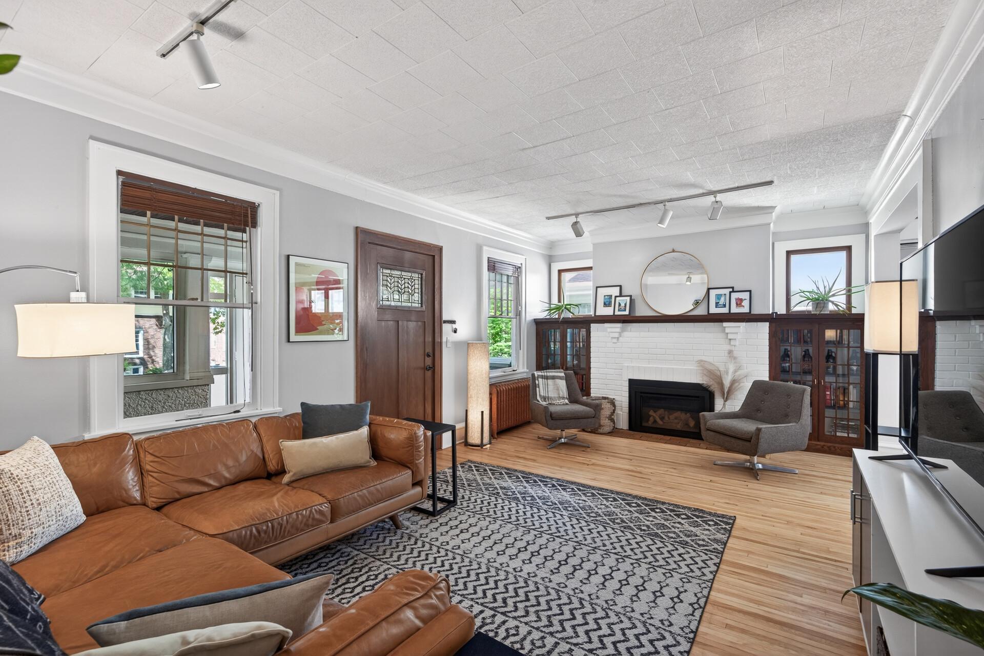 909 W 44th Street