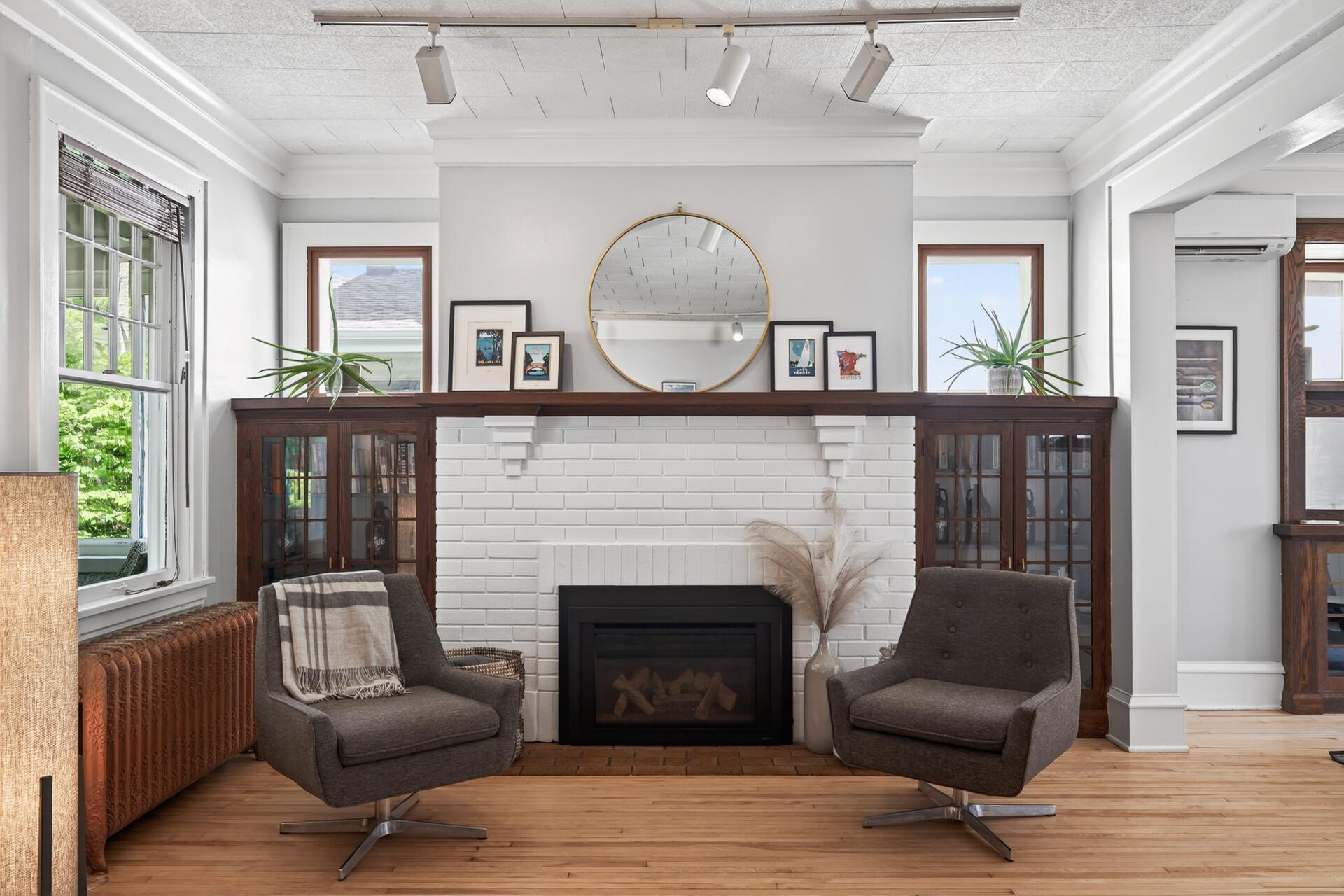 909 W 44th Street