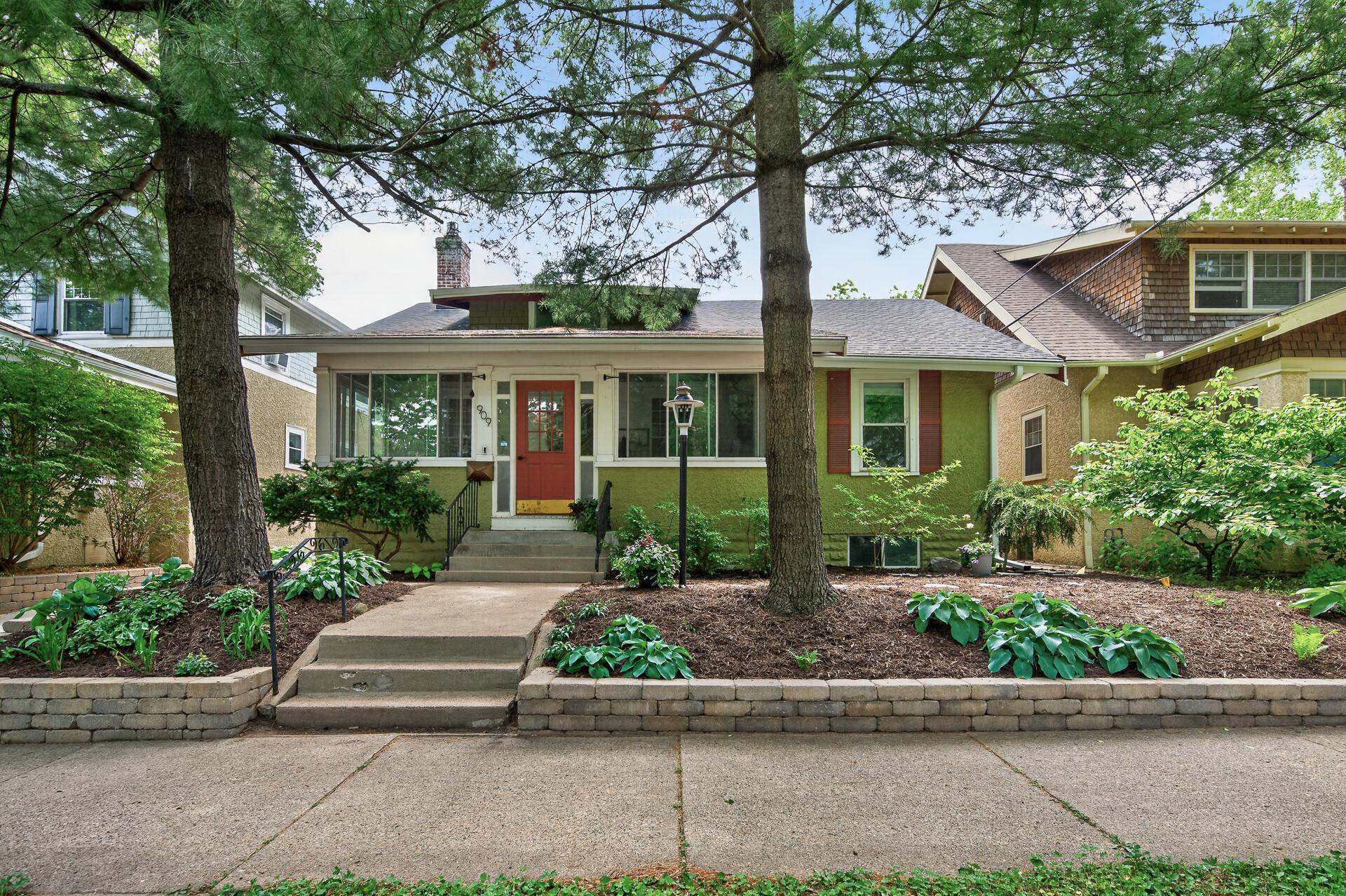 909 W 44th Street