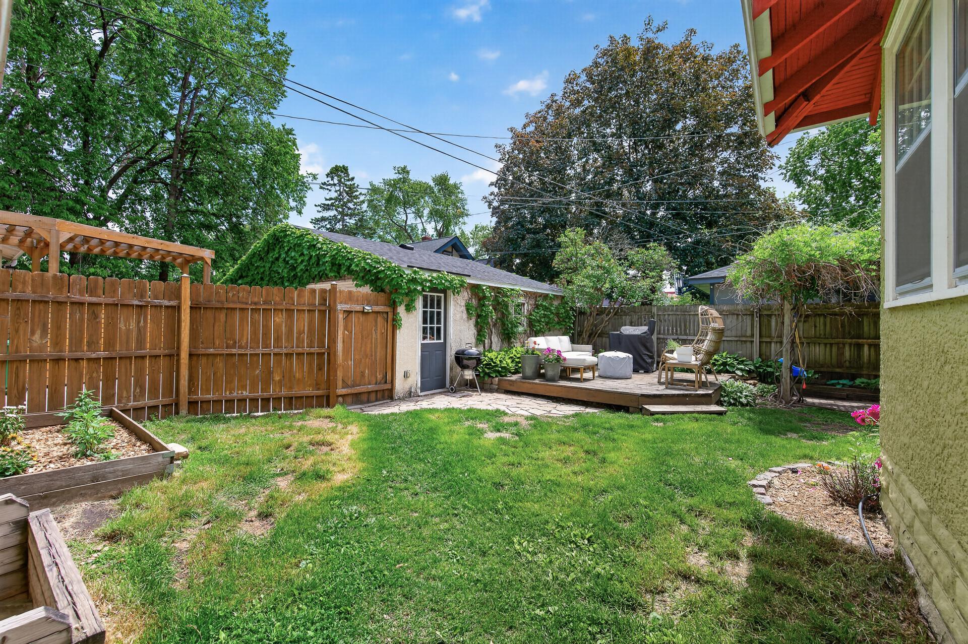 909 W 44th Street