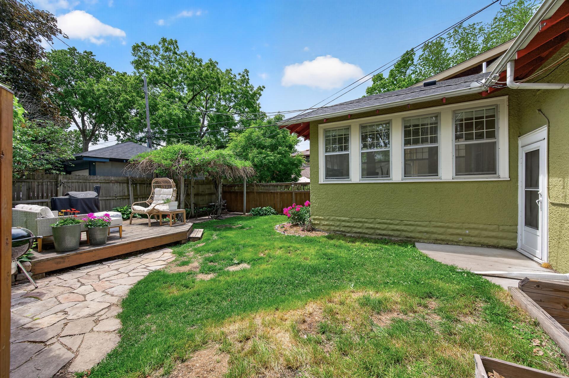 909 W 44th Street