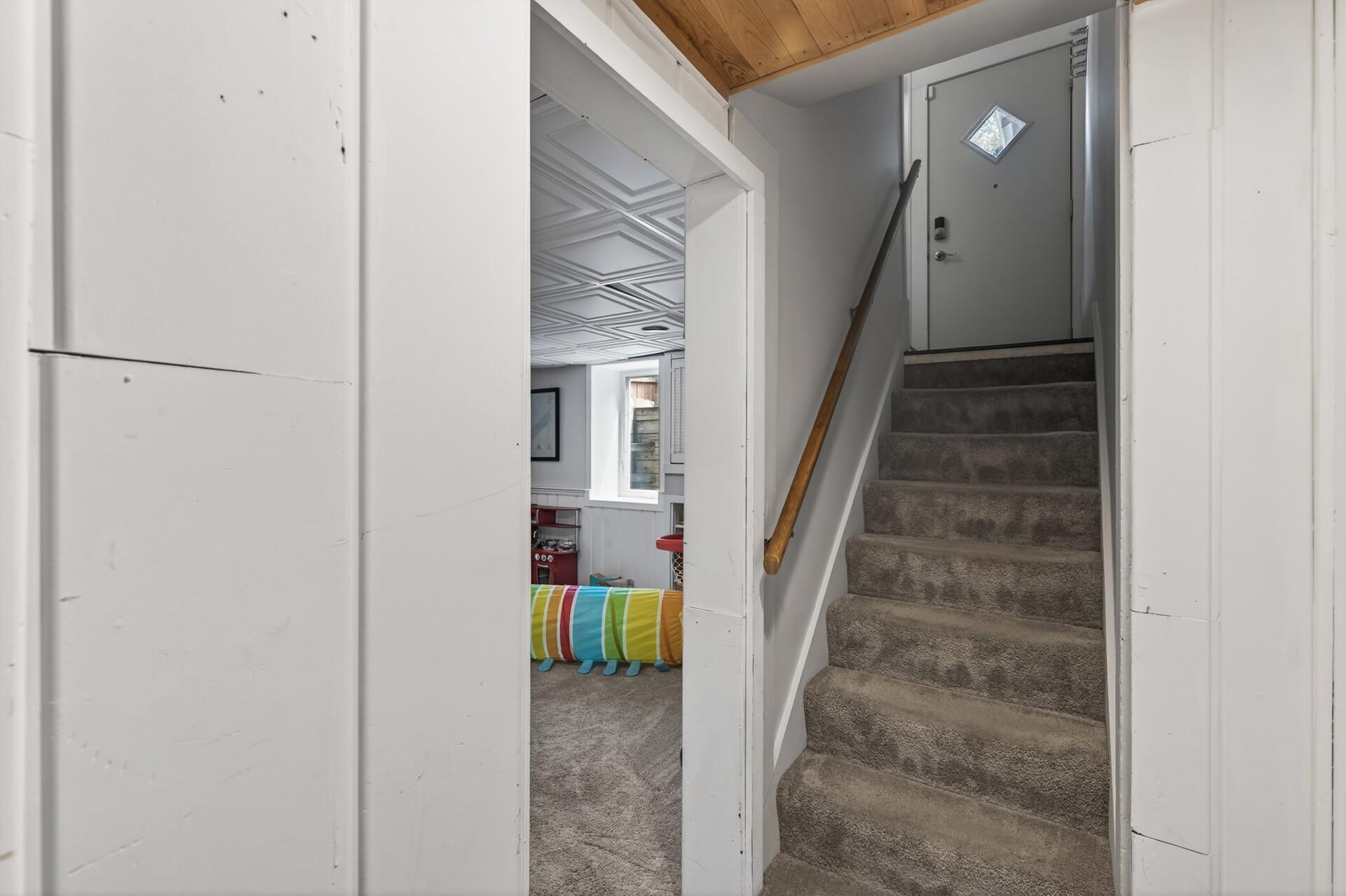 909 W 44th Street