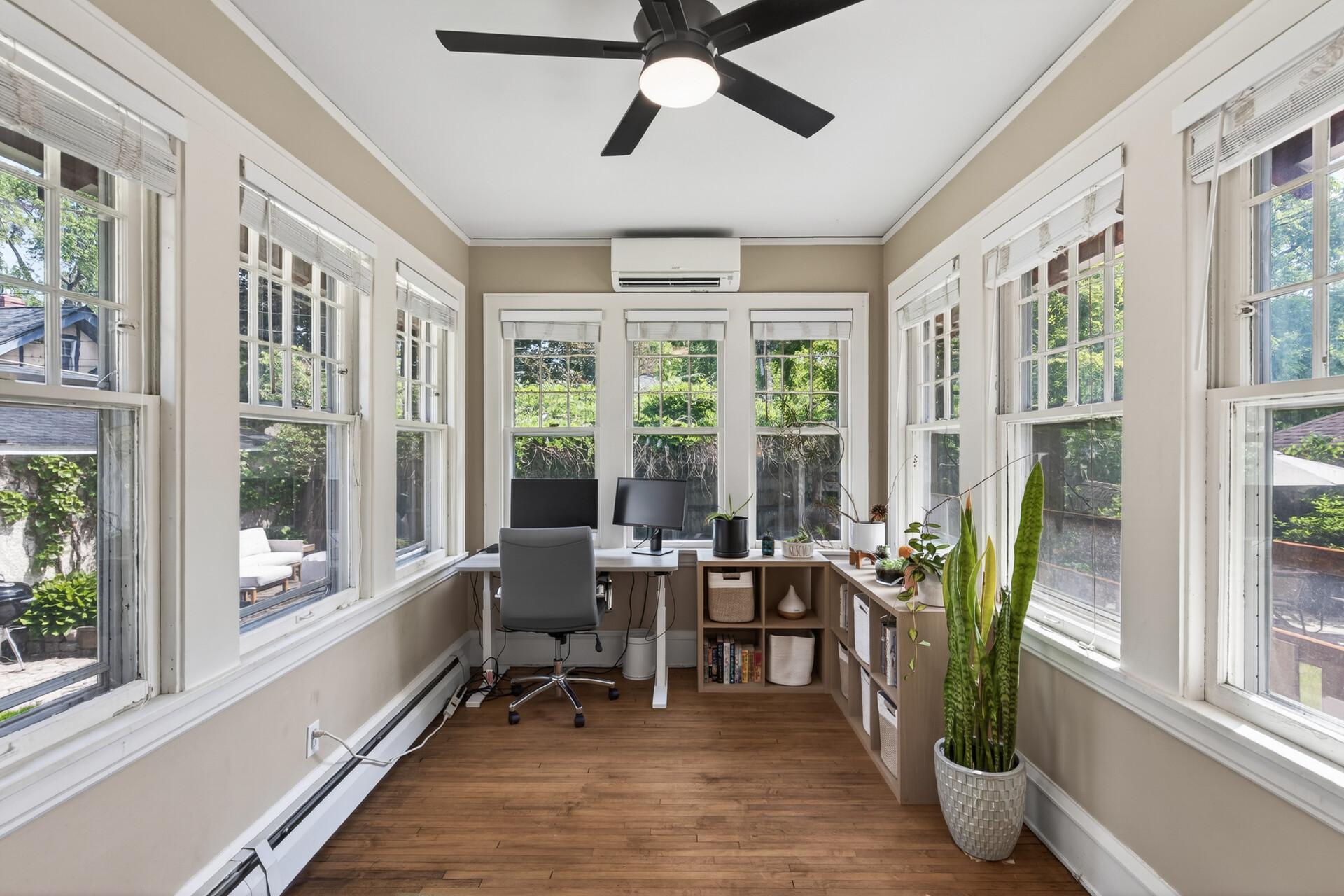 909 W 44th Street