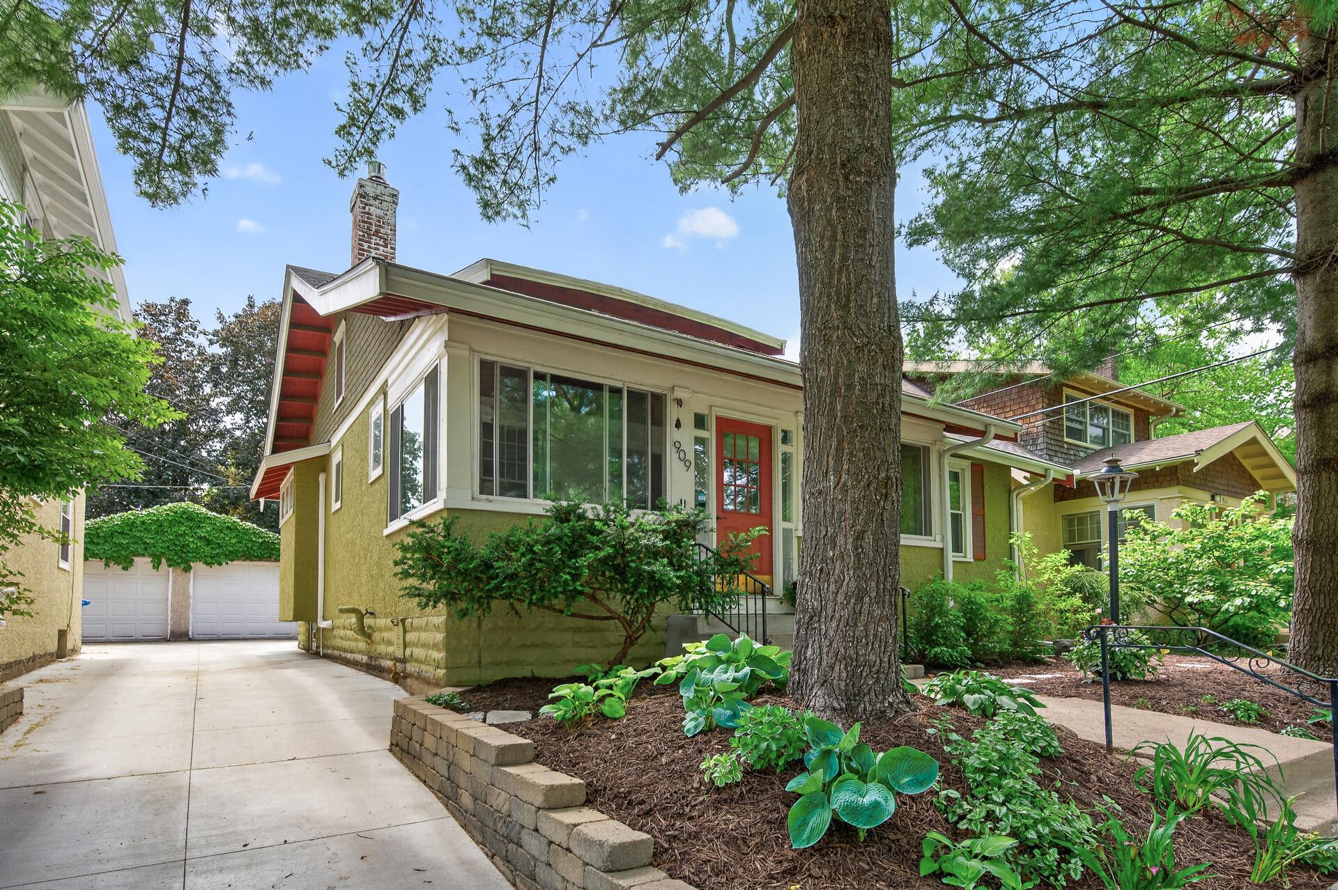 909 W 44th Street