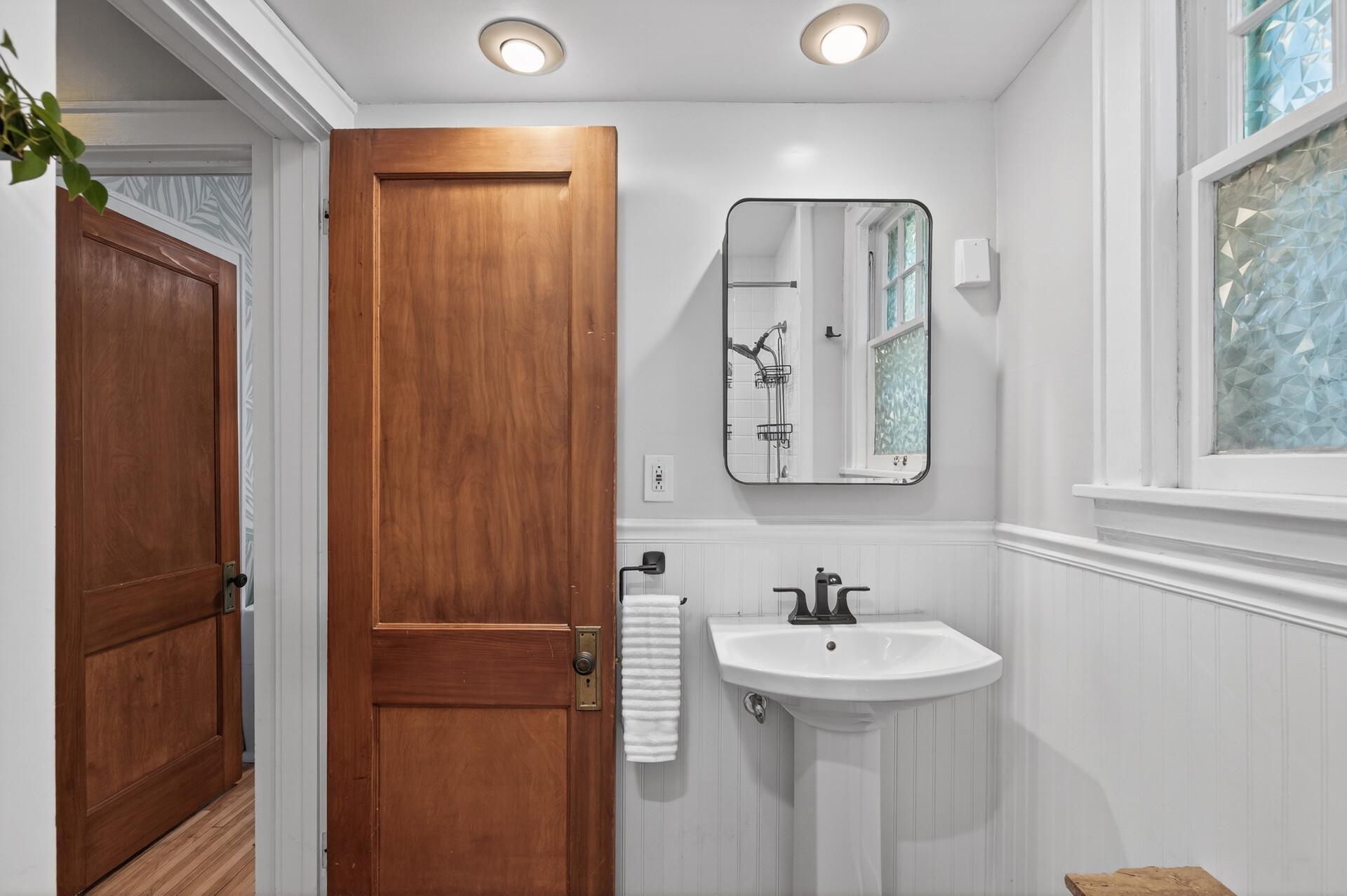 909 W 44th Street