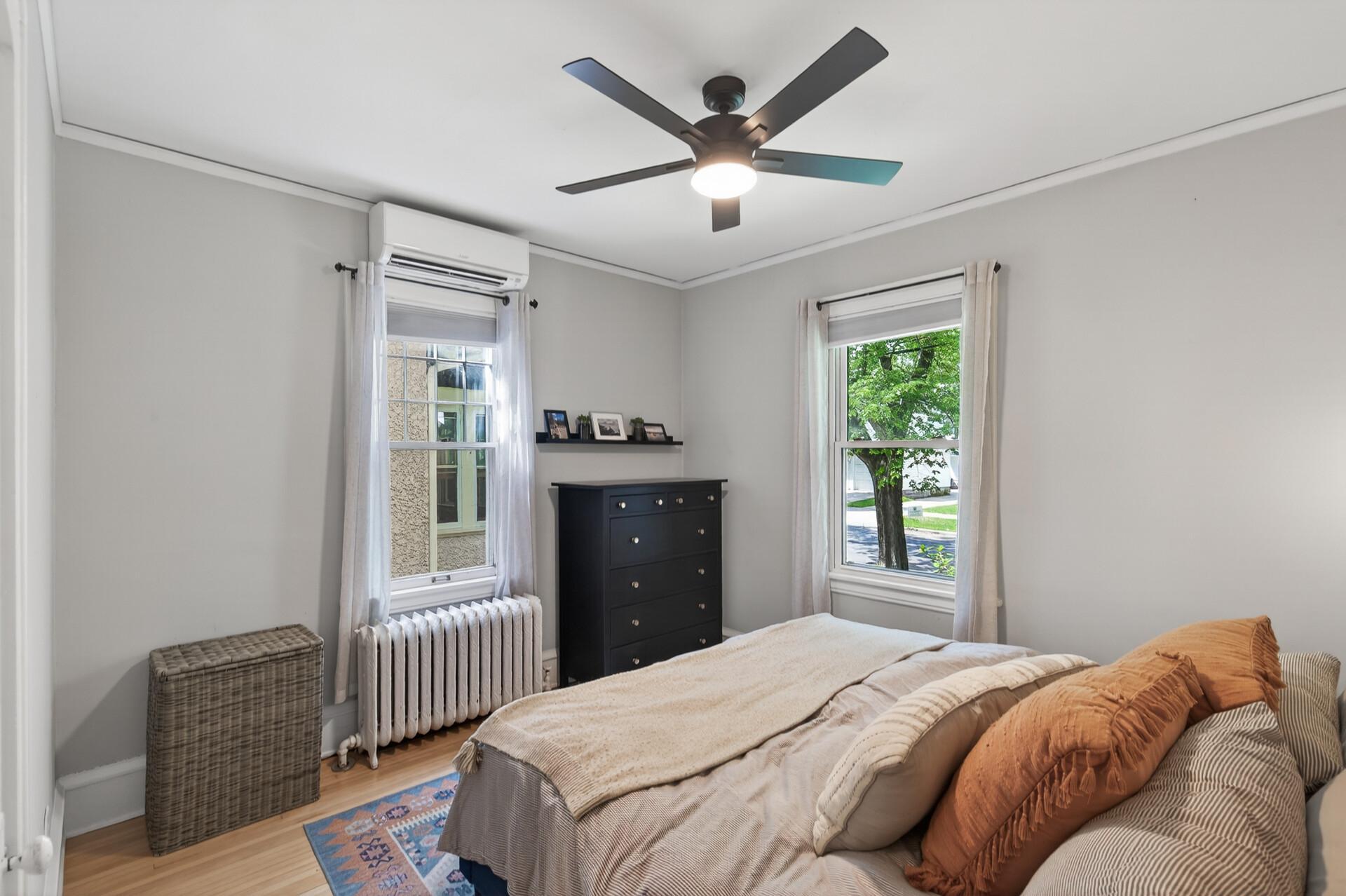 909 W 44th Street