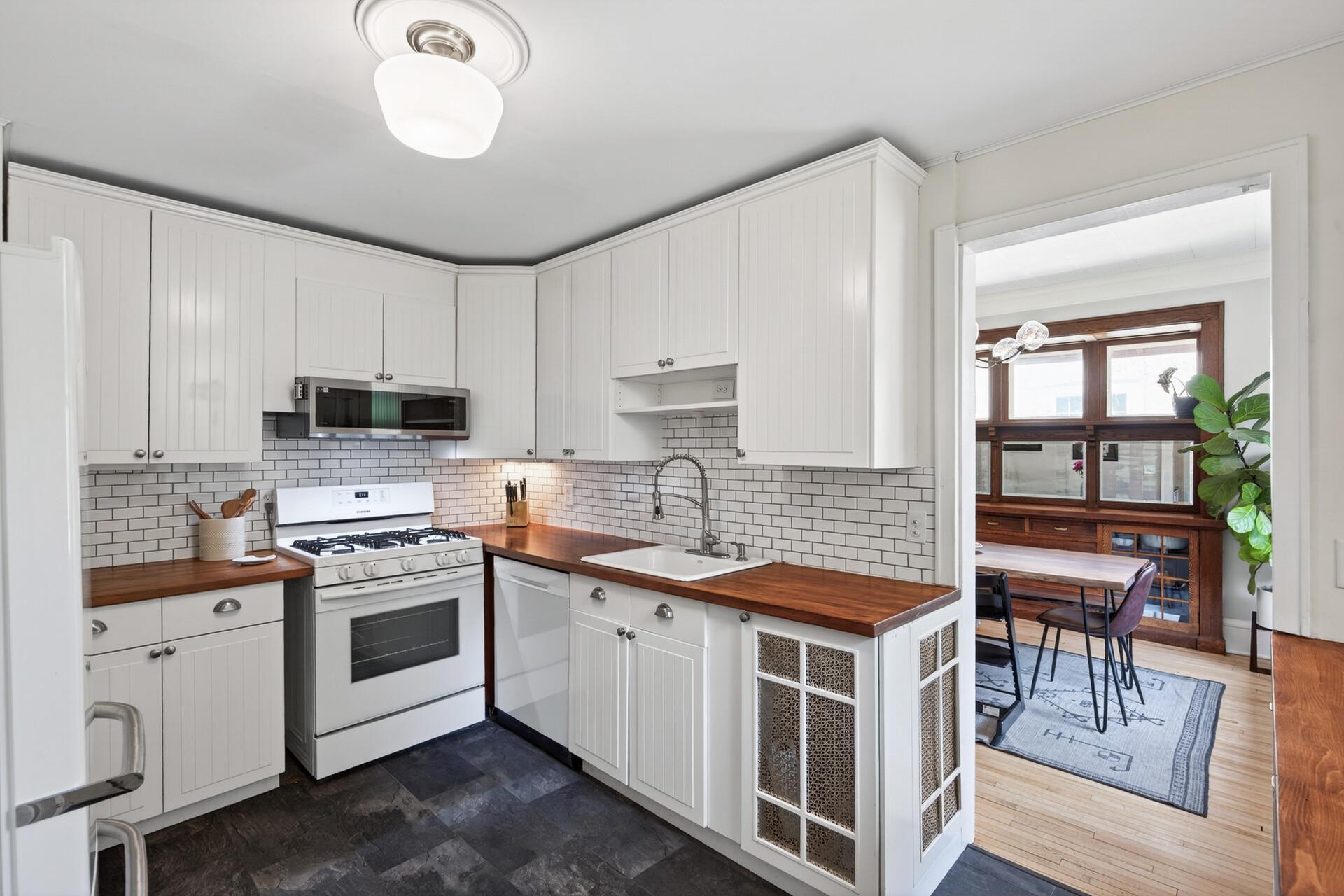 909 W 44th Street