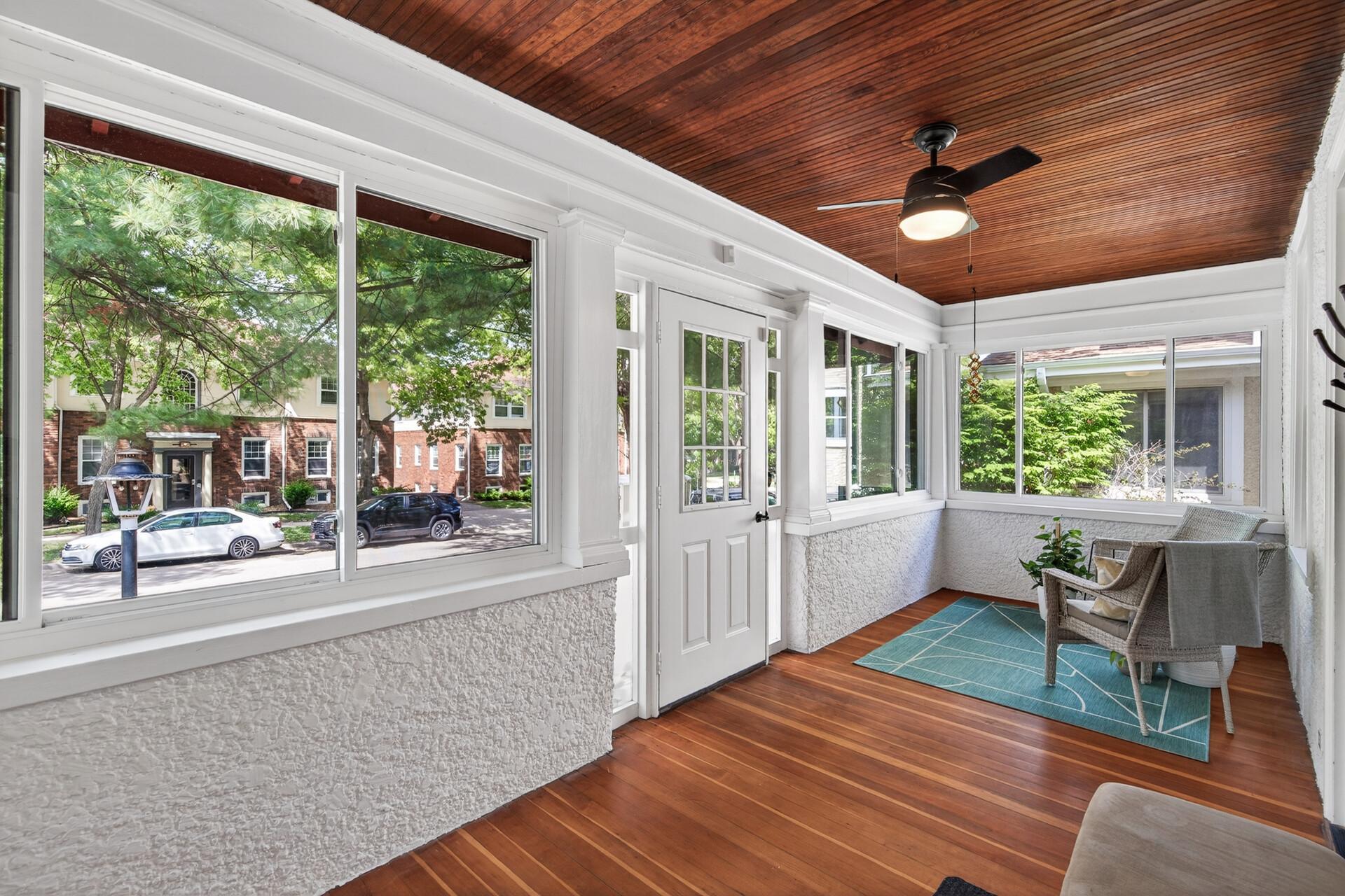 909 W 44th Street