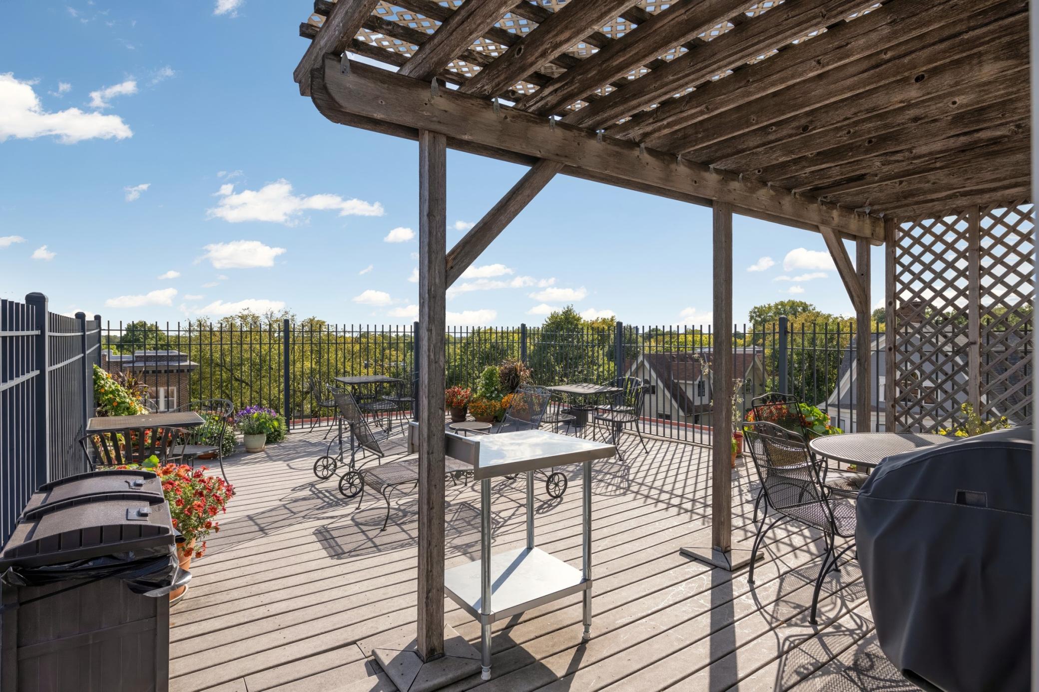 1901 Emerson Avenue S Unit: 104