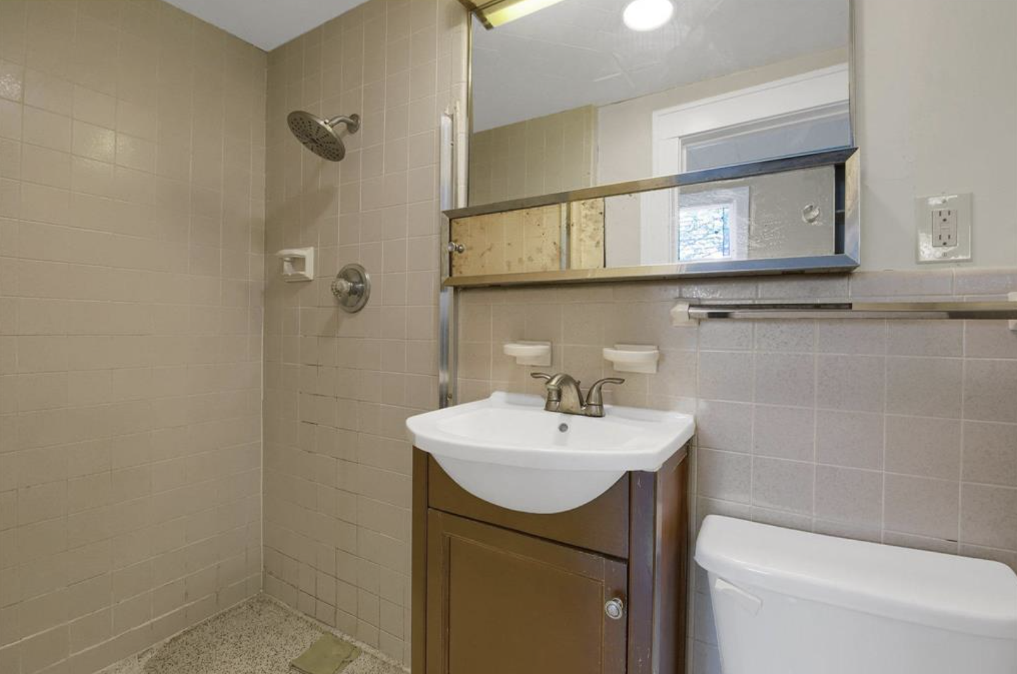 237 Cedar Lake Road N