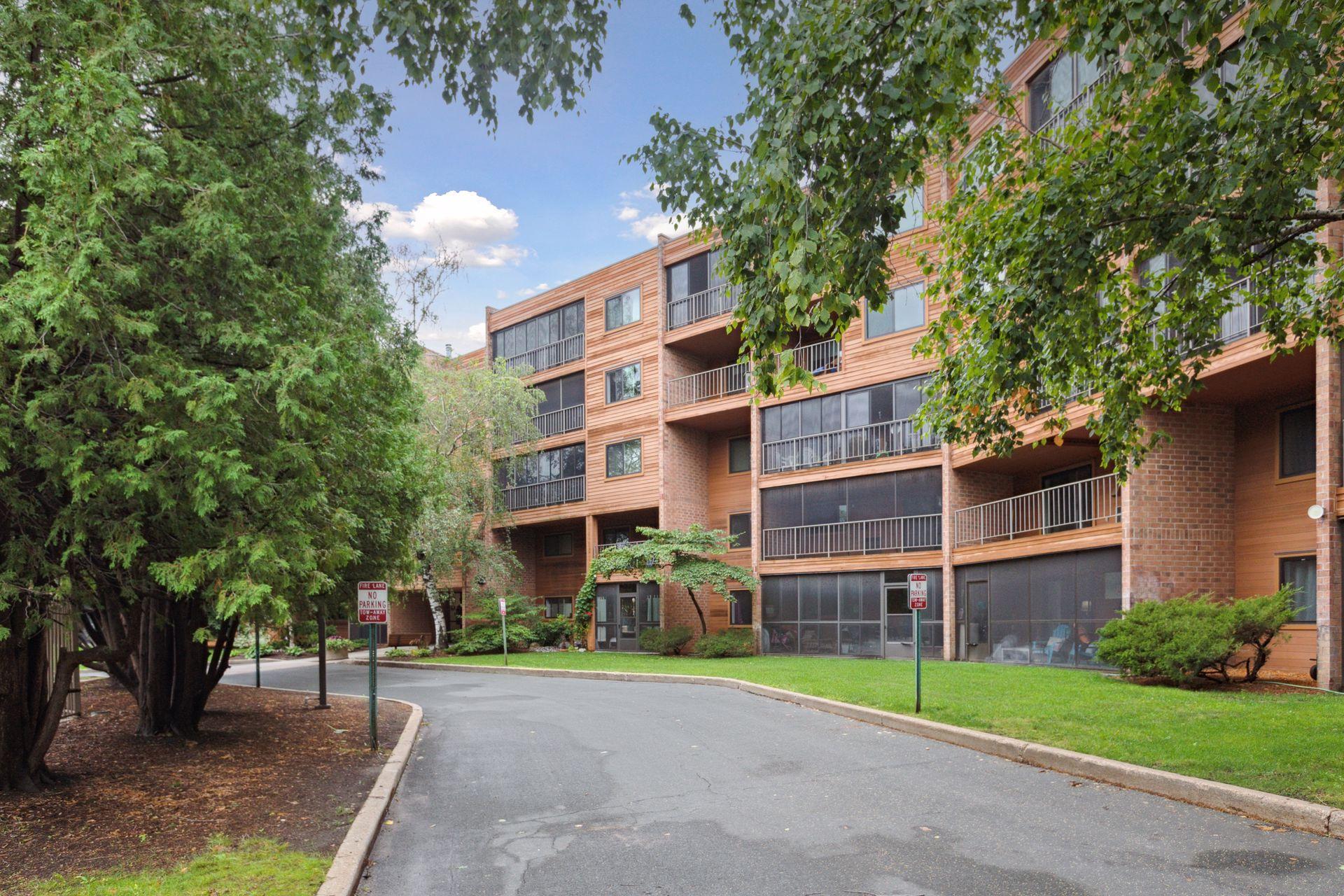 3320 Louisiana Avenue S Unit: 311