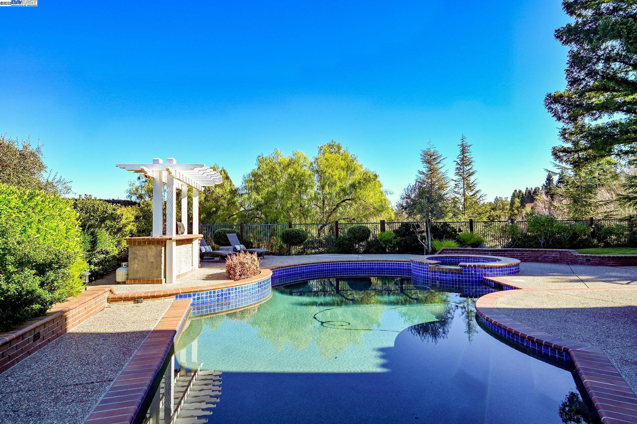 104 Cimarron Ct