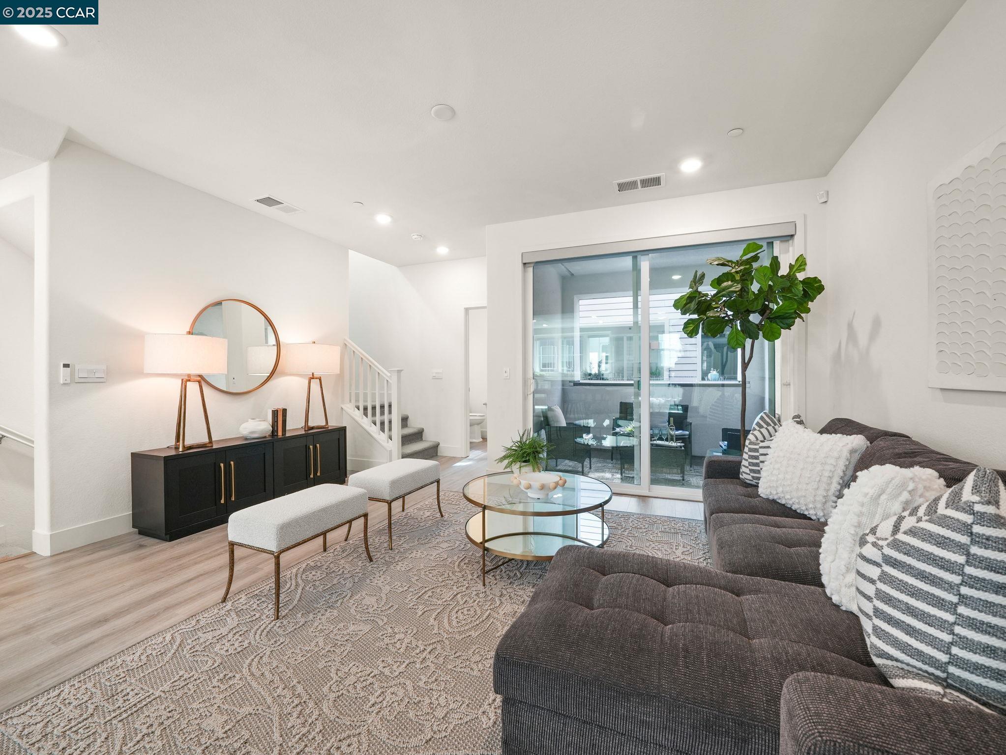 850 HEAVEN CT, Hayward