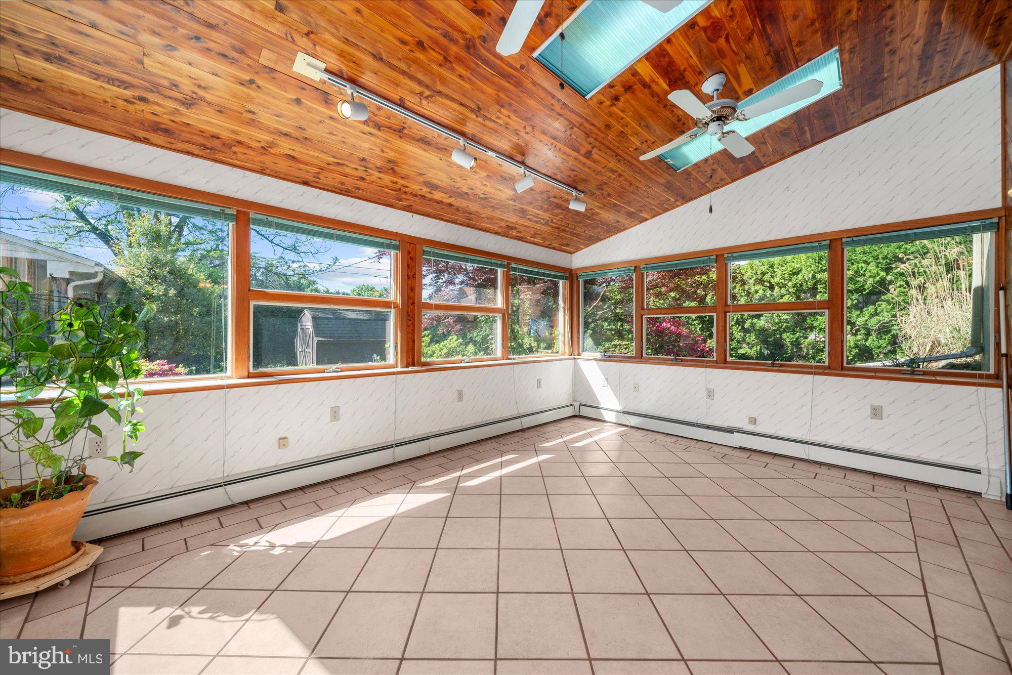 1100 LAURELEE AVENUE