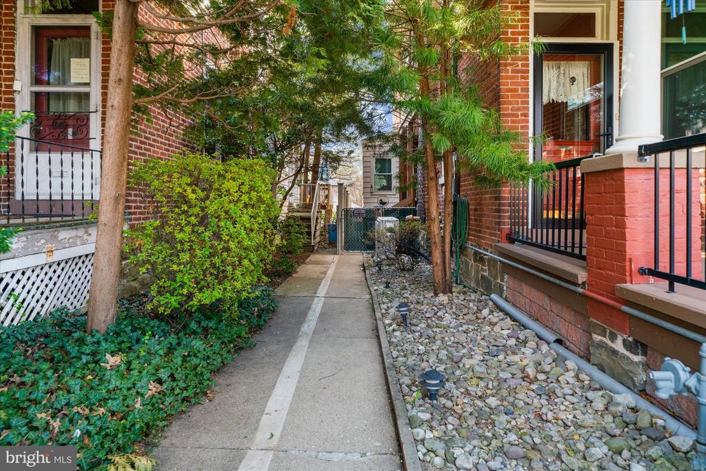 127 N READING AVENUE