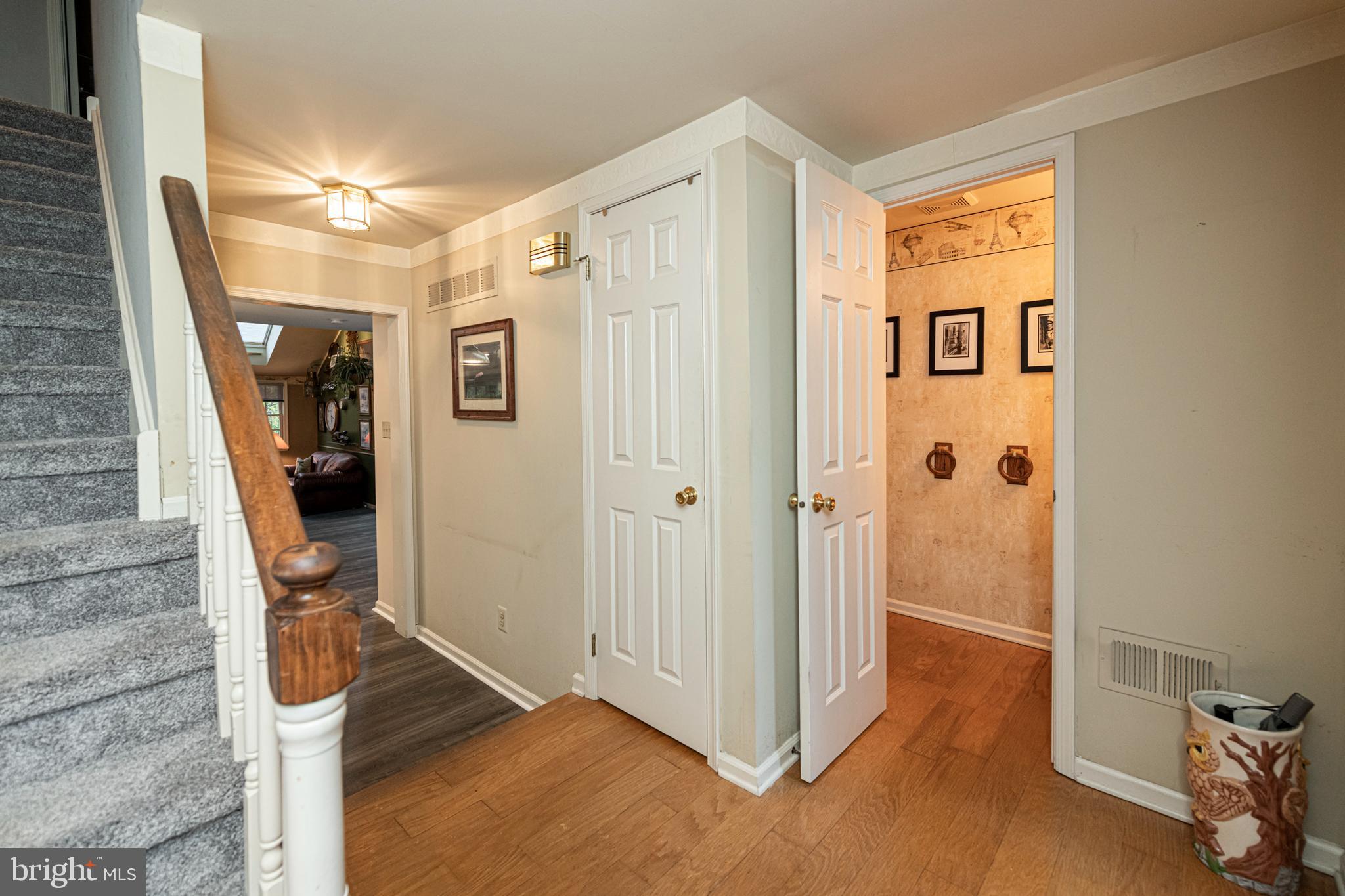 406 SAINT ANNS CIRCLE