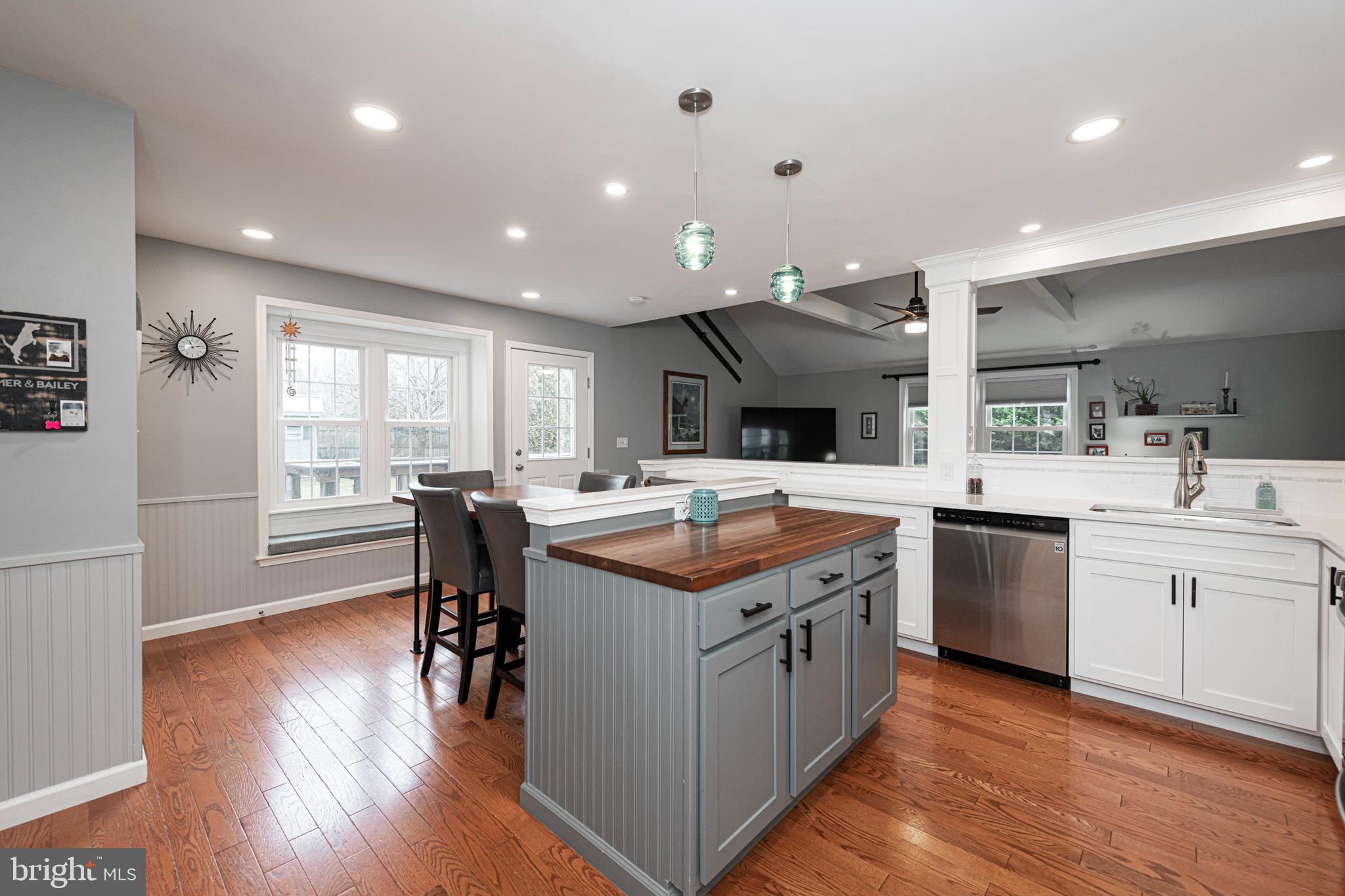 407 SAINT ANNS CIRCLE